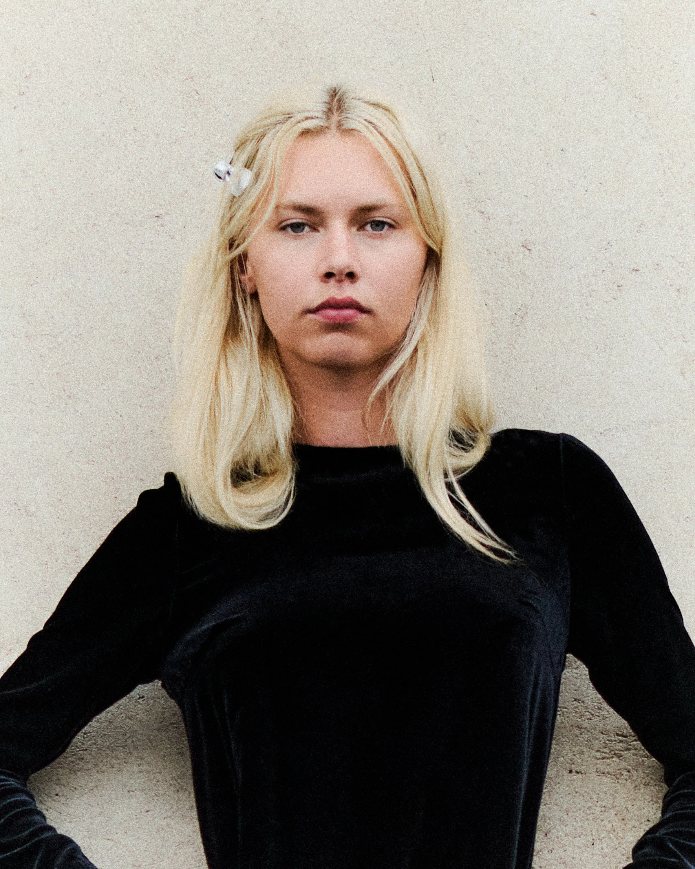 Nabie hair clip petite bow Crackled metallic goat Silver sold by Anonymous Copenhagen product image thumbnail 3