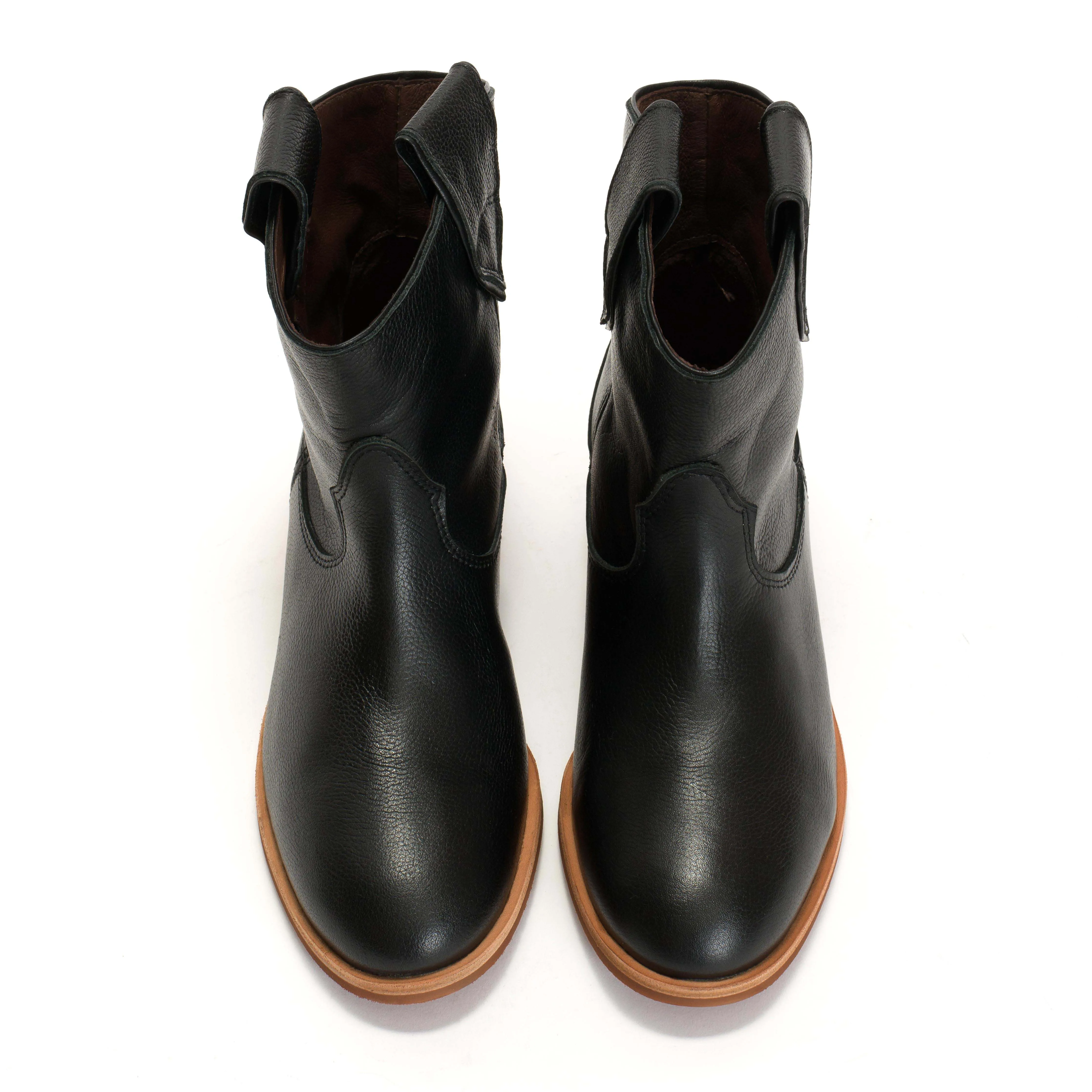 Monja Pebbled soft calf Black sold by Anonymous Copenhagen product image thumbnail 3