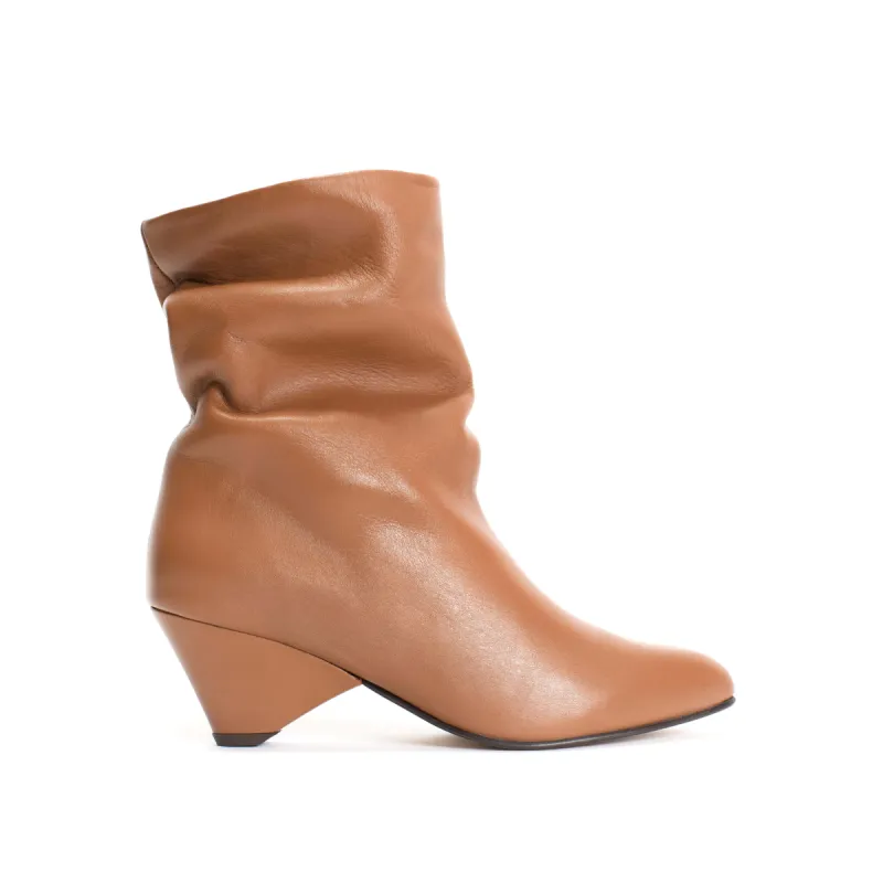 Vully 50 triangle Soft calf Camel sold by Anonymous Copenhagen