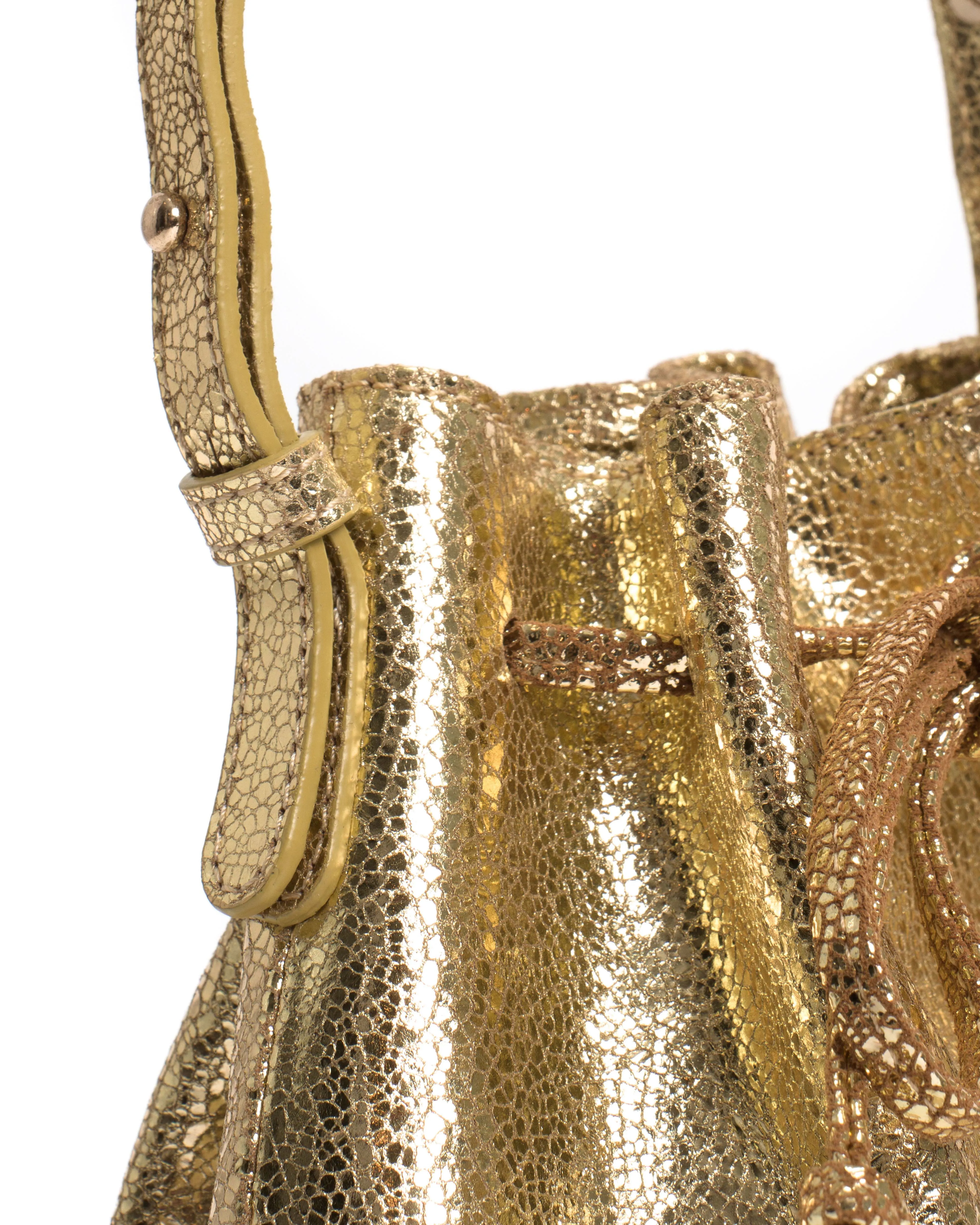 Kacey petite bucket bag Crackled metallic goat Gold sold by Anonymous Copenhagen product image thumbnail 4
