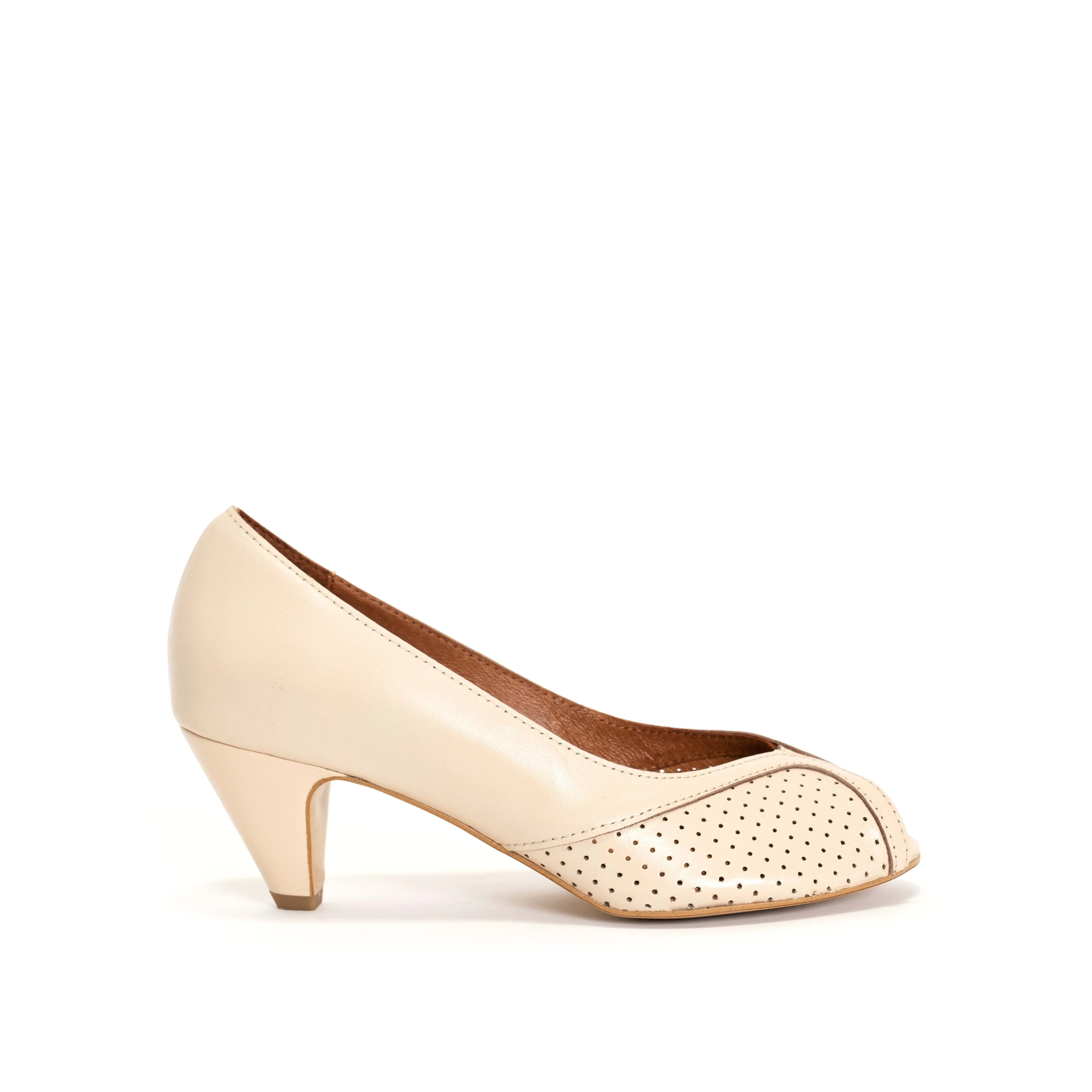 Tiffany stiletto Shiny lamb Vanilla cream sold by Anonymous Copenhagen