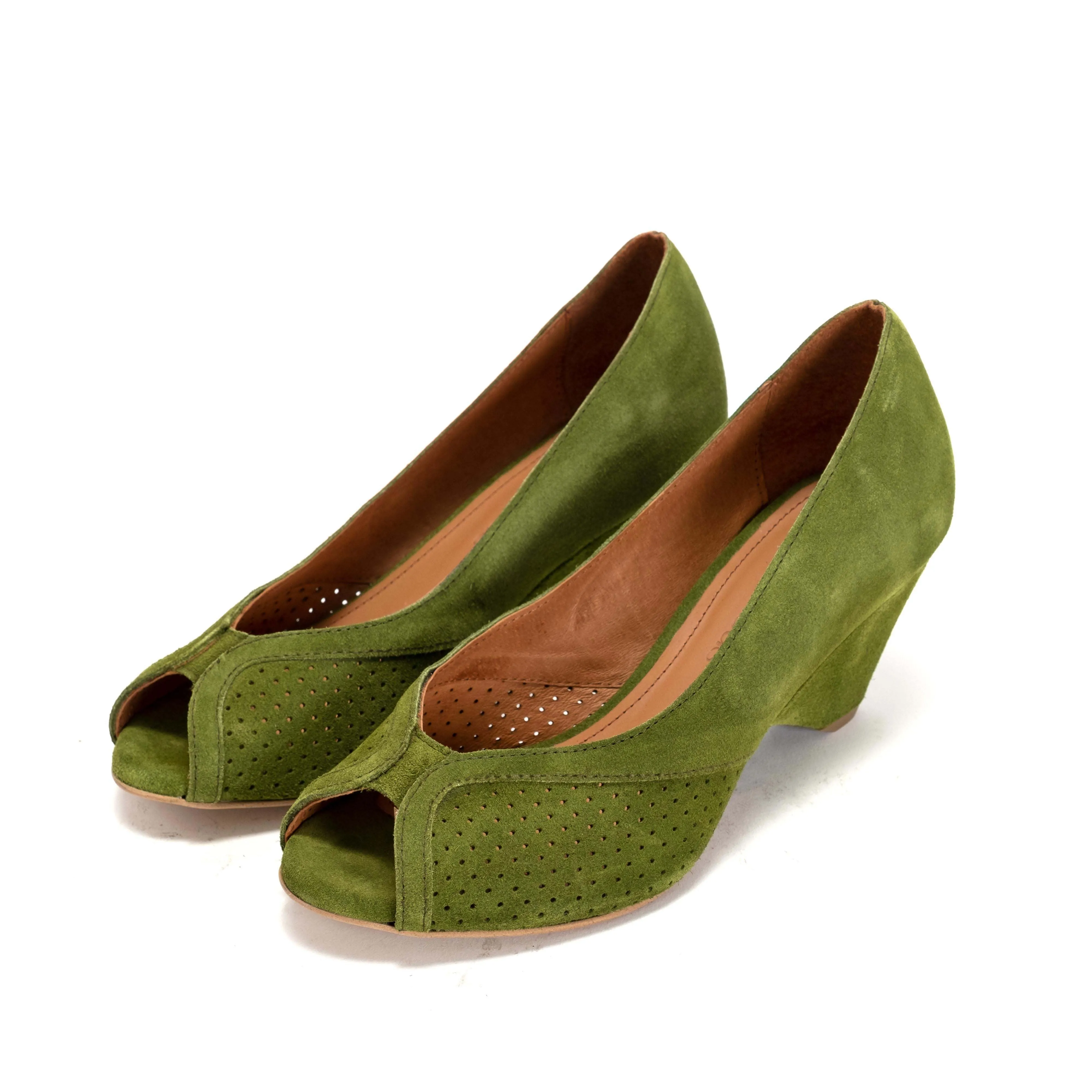 Tiffany triangle Calf suede Grass green sold by Anonymous Copenhagen product image thumbnail 2