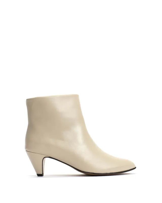 Hilly 50 stiletto Soft calf White sand made by Anonymous Copenhagen