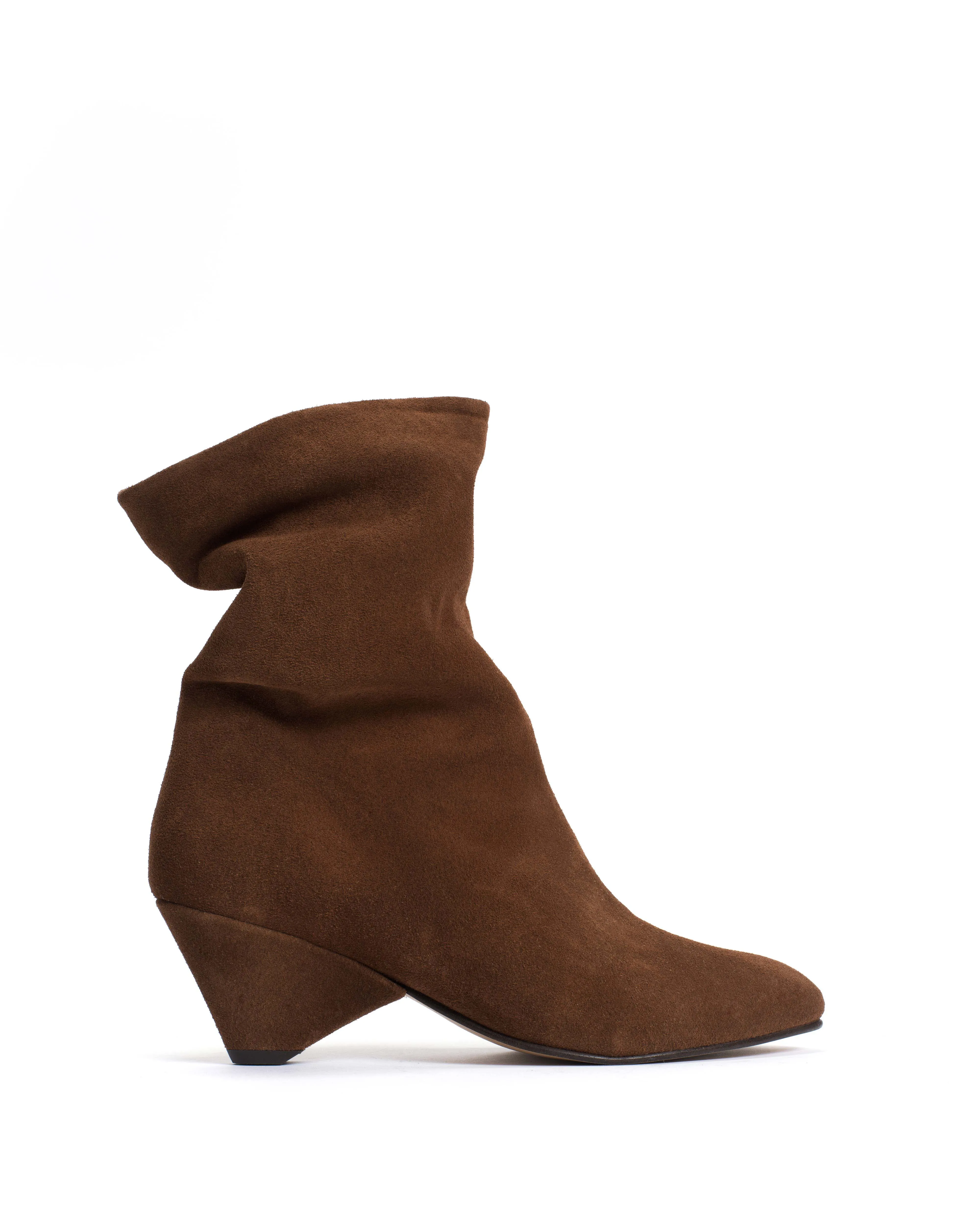 Vully 50 triangle Calf suede Coconut sold by Anonymous Copenhagen