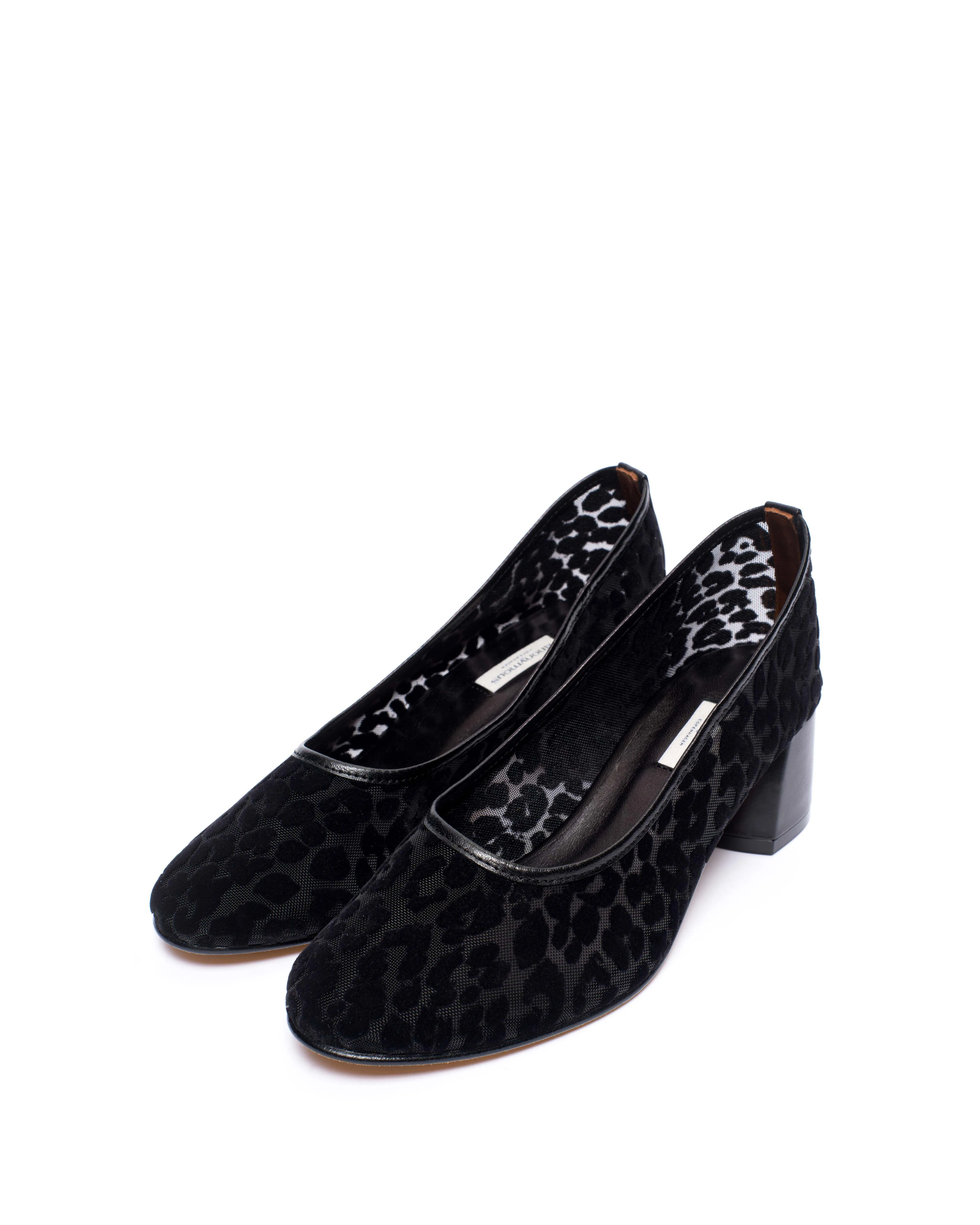 Sacha 40 mosquito Shiny lamb & mosquito velvet leopard Black sold by Anonymous Copenhagen product image thumbnail 2