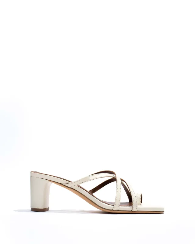 Kimber 60 Shiny lamb White sand sold by Anonymous Copenhagen