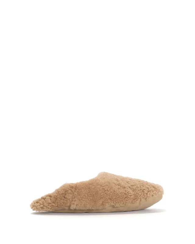 Lambiees shearling Lamb shearling Desert sand sold by Anonymous Copenhagen
