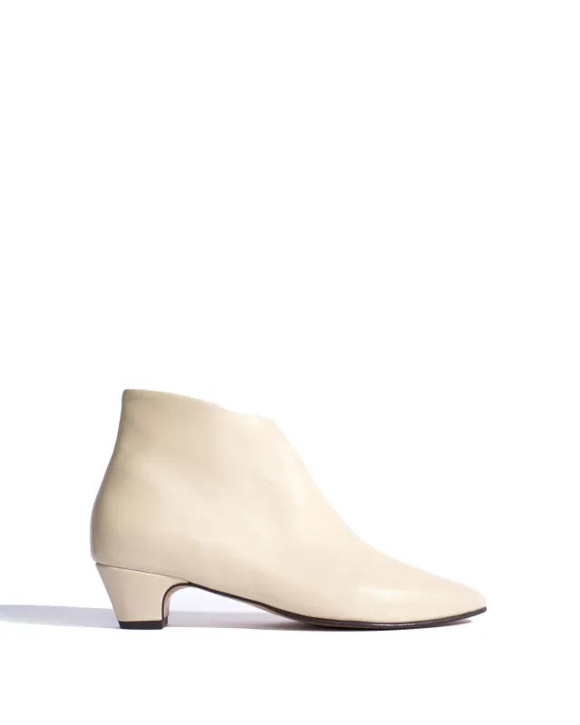 Kyra Soft calf White sand sold by Anonymous Copenhagen