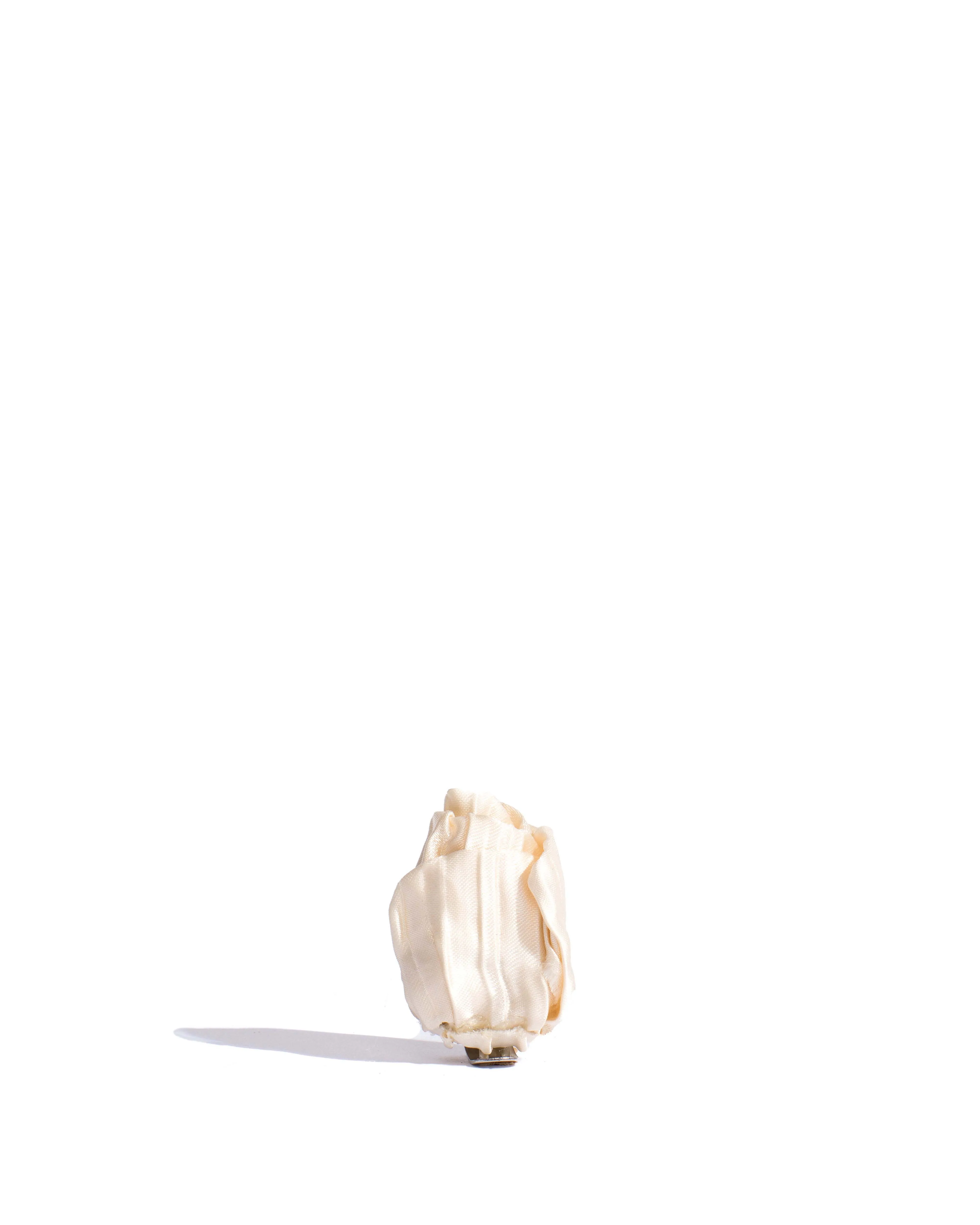 Tulip shoe clip Pleated satin Creamy white sold by Anonymous Copenhagen product image thumbnail 2