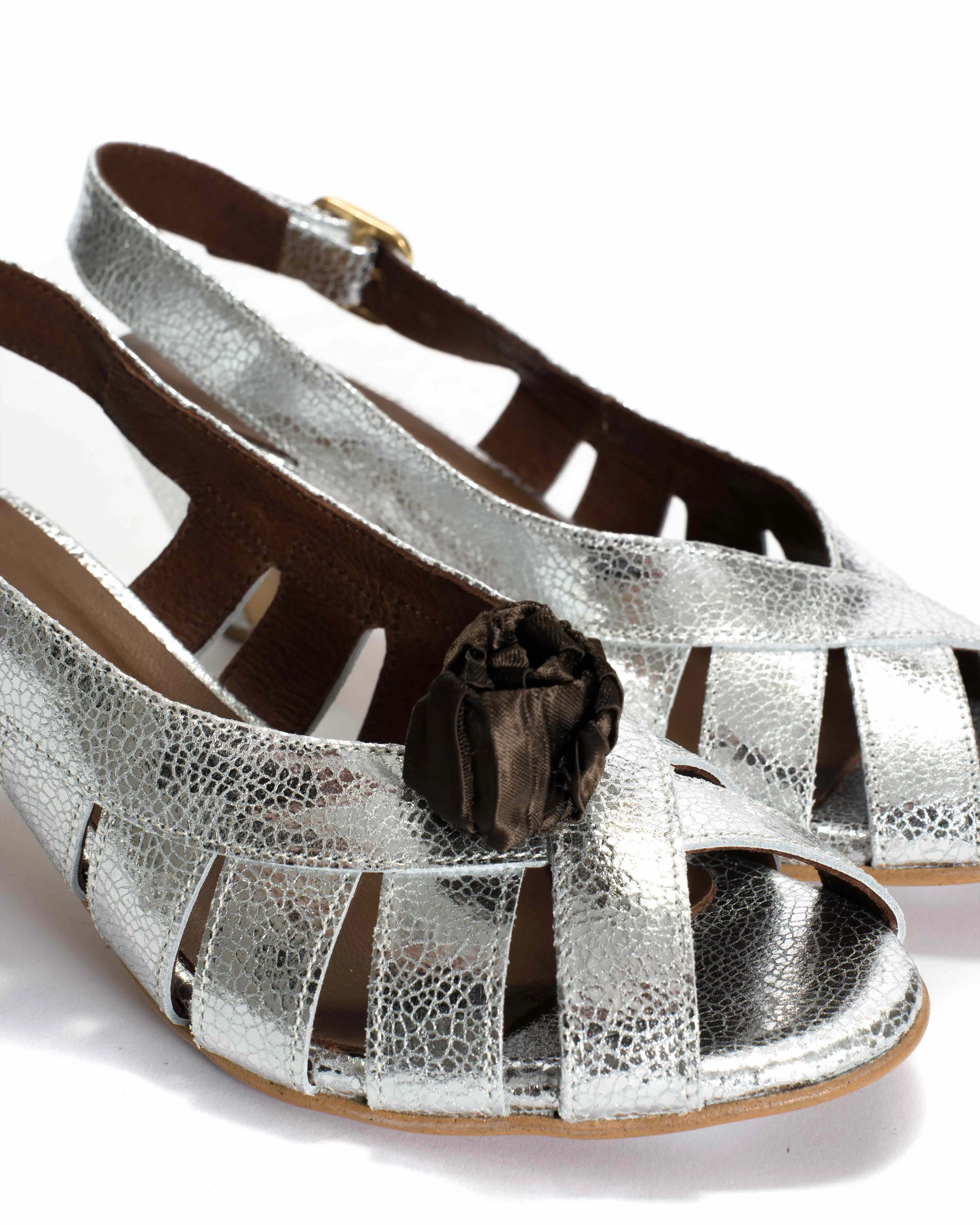 Tulip shoe clip Pleated satin Espresso brown sold by Anonymous Copenhagen product image thumbnail 4
