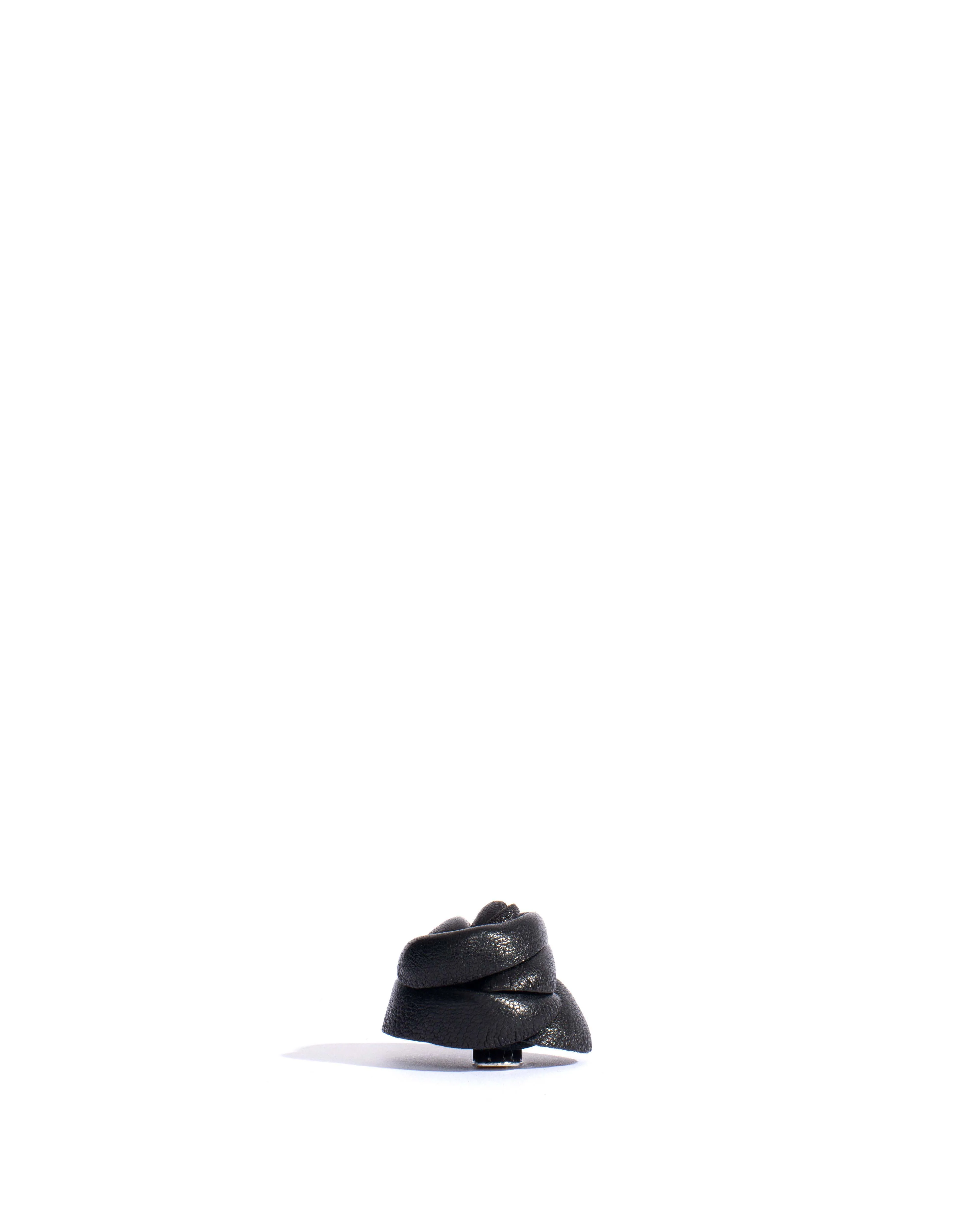 Rose shoe clip Shiny lamb Black sold by Anonymous Copenhagen product image thumbnail 2
