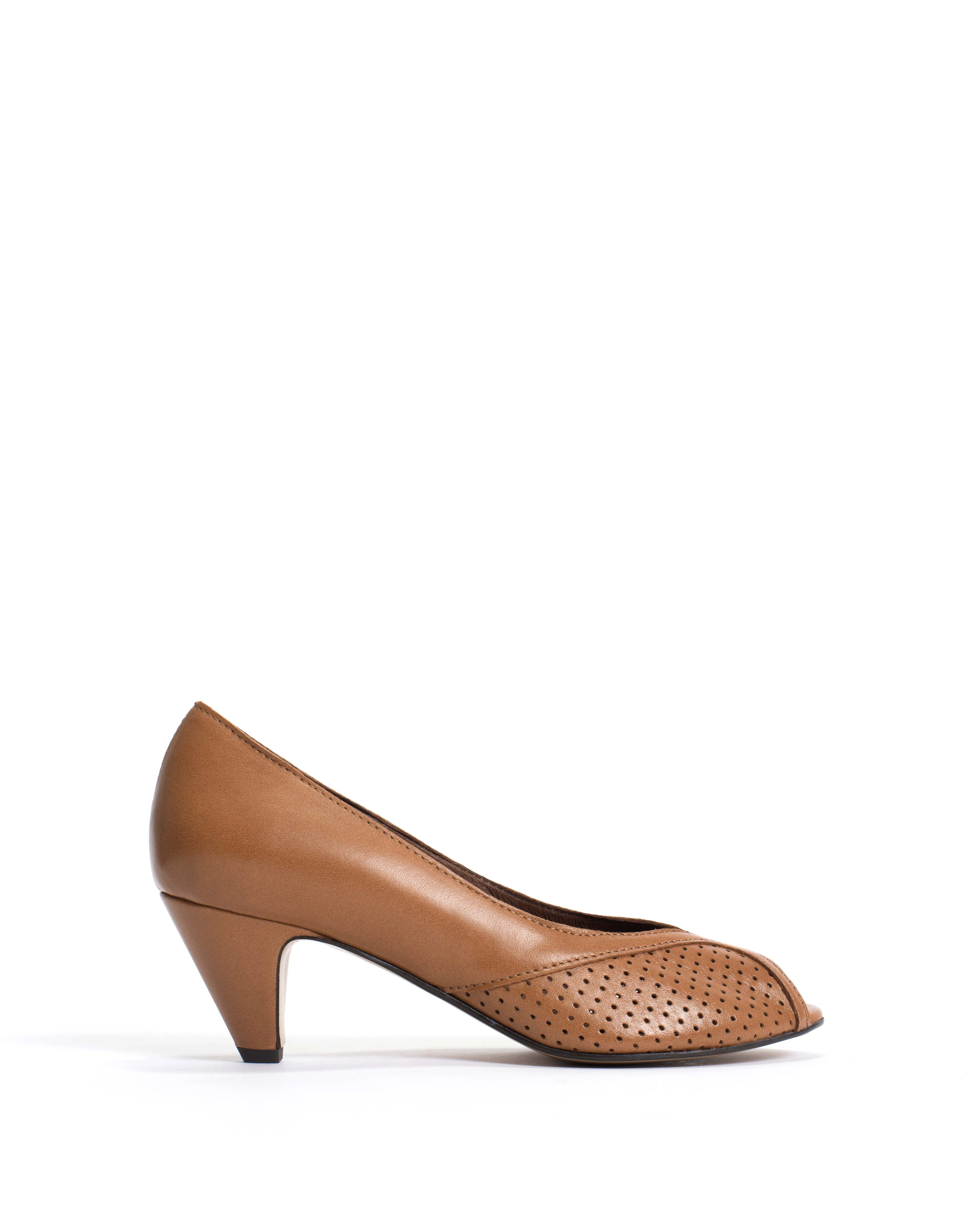 Tiffany stiletto Shiny lamb Caramel sold by Anonymous Copenhagen