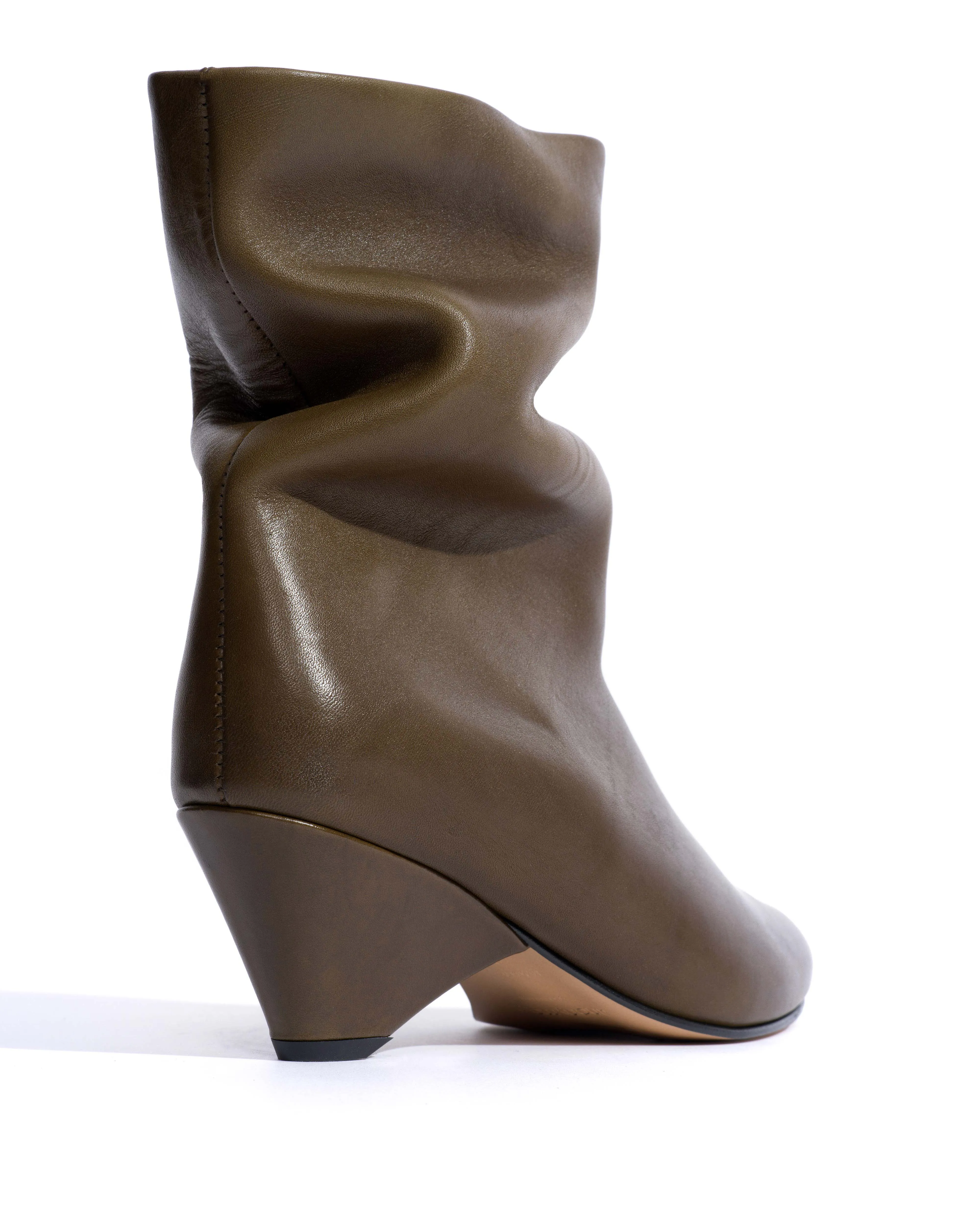 Vully 50 triangle Vegetal soft calf Forrest green sold by Anonymous Copenhagen product image thumbnail 3