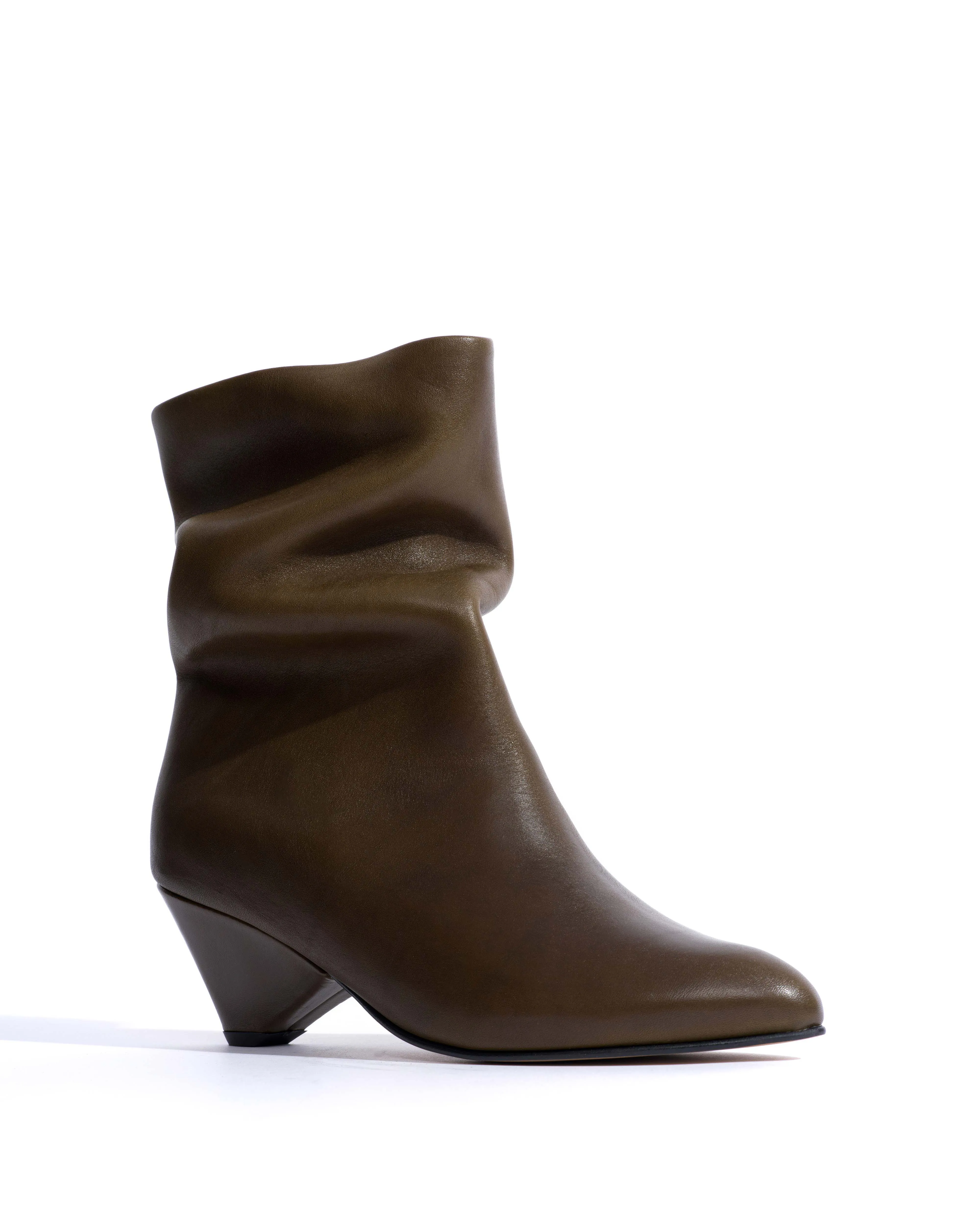 Vully 50 triangle Vegetal soft calf Forrest green sold by Anonymous Copenhagen product image thumbnail 2