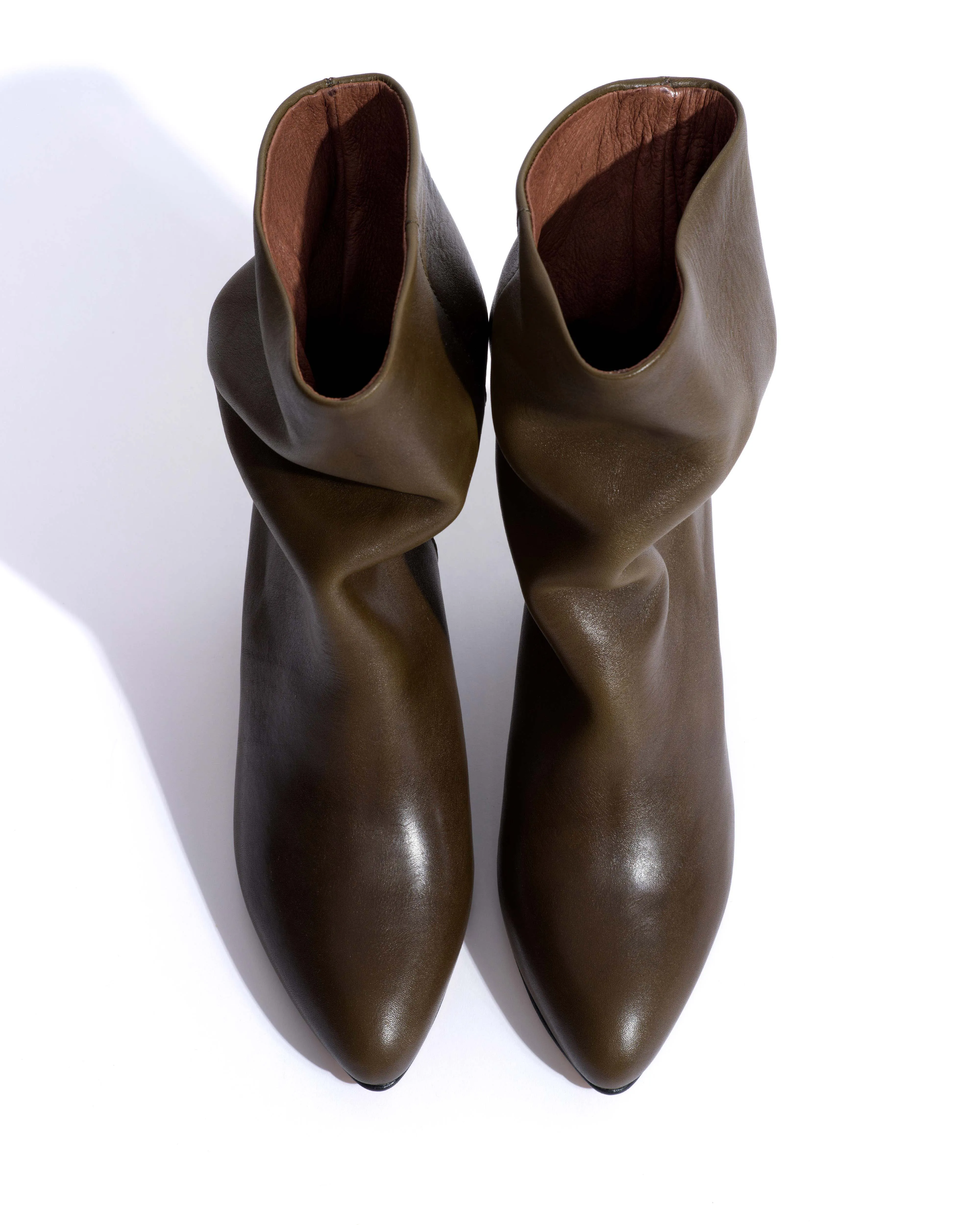 Vully 50 triangle Vegetal soft calf Forrest green sold by Anonymous Copenhagen product image thumbnail 4