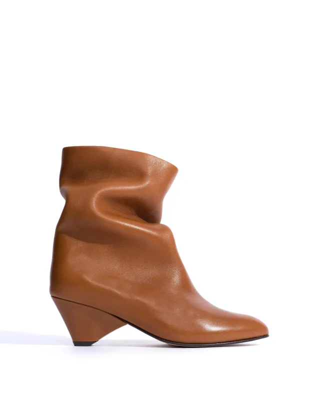 Vully 50 triangle Vegetal soft calf Cinnamon sold by Anonymous Copenhagen