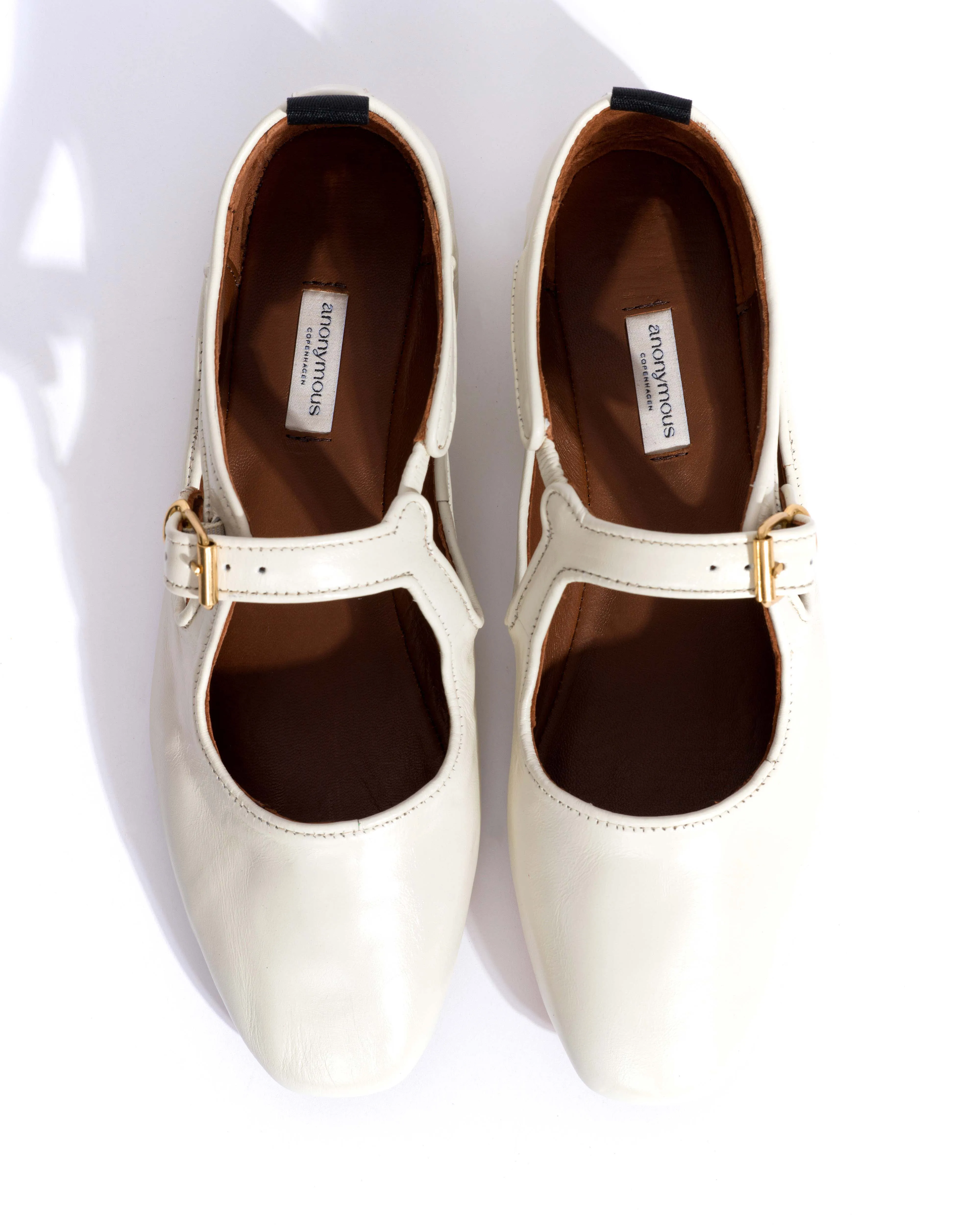 Praise Crinkled polished goat White sand sold by Anonymous Copenhagen product image thumbnail 4