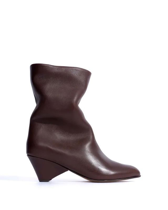 Vully 50 triangle Vegetal soft calf Coffee brown sold by Anonymous Copenhagen
