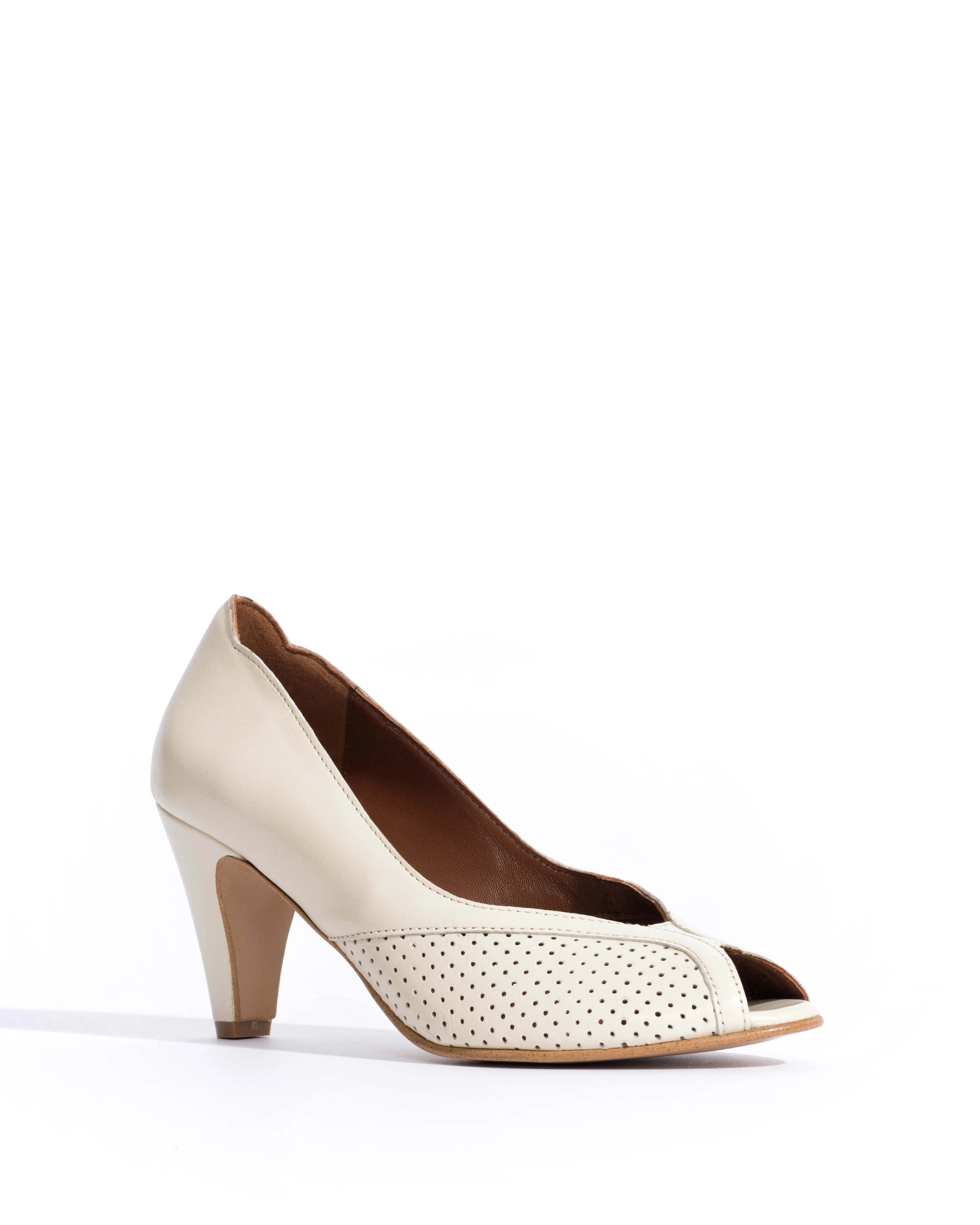 Alania Shiny lamb White sand sold by Anonymous Copenhagen product image thumbnail 2