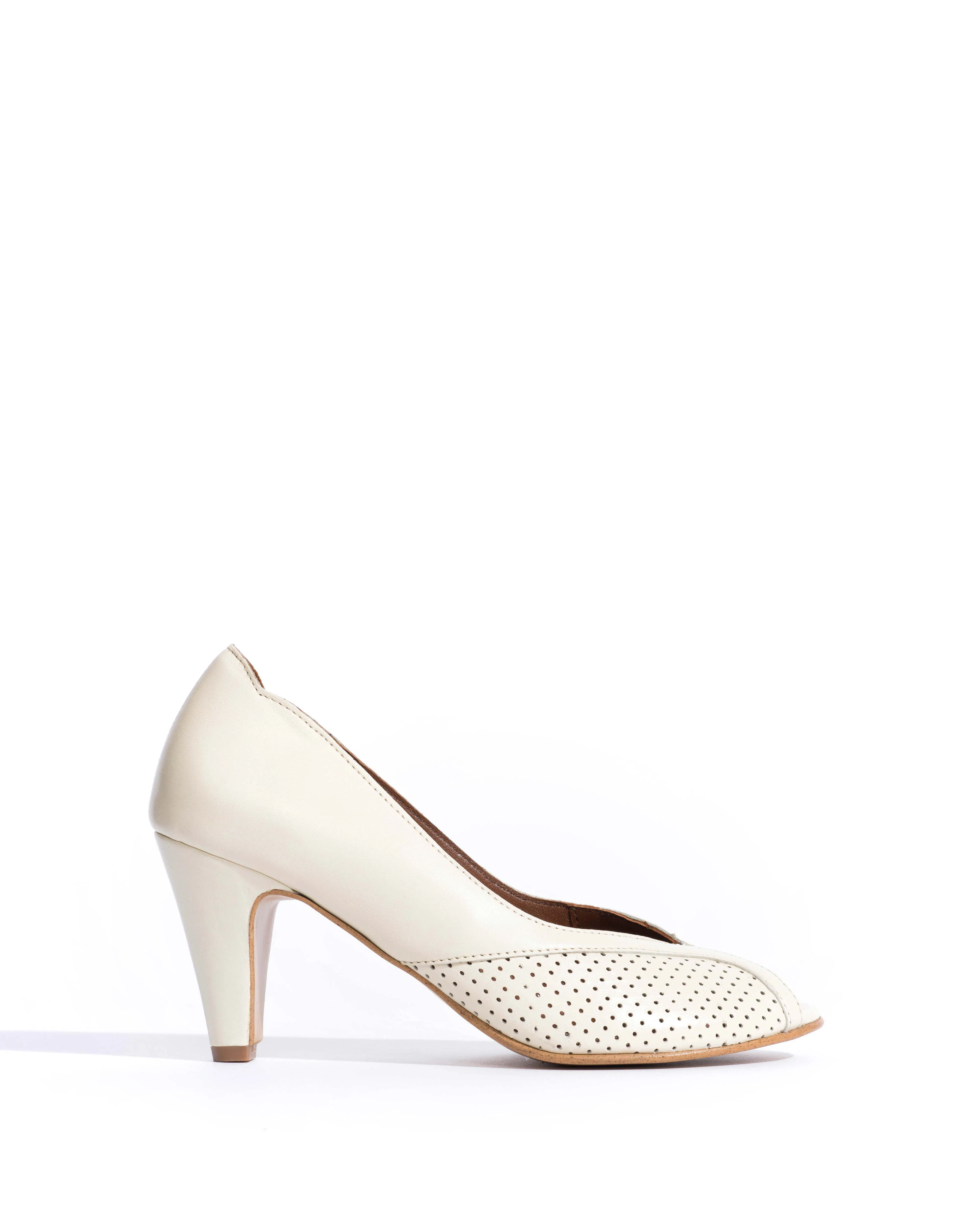 Alania Shiny lamb White sand sold by Anonymous Copenhagen