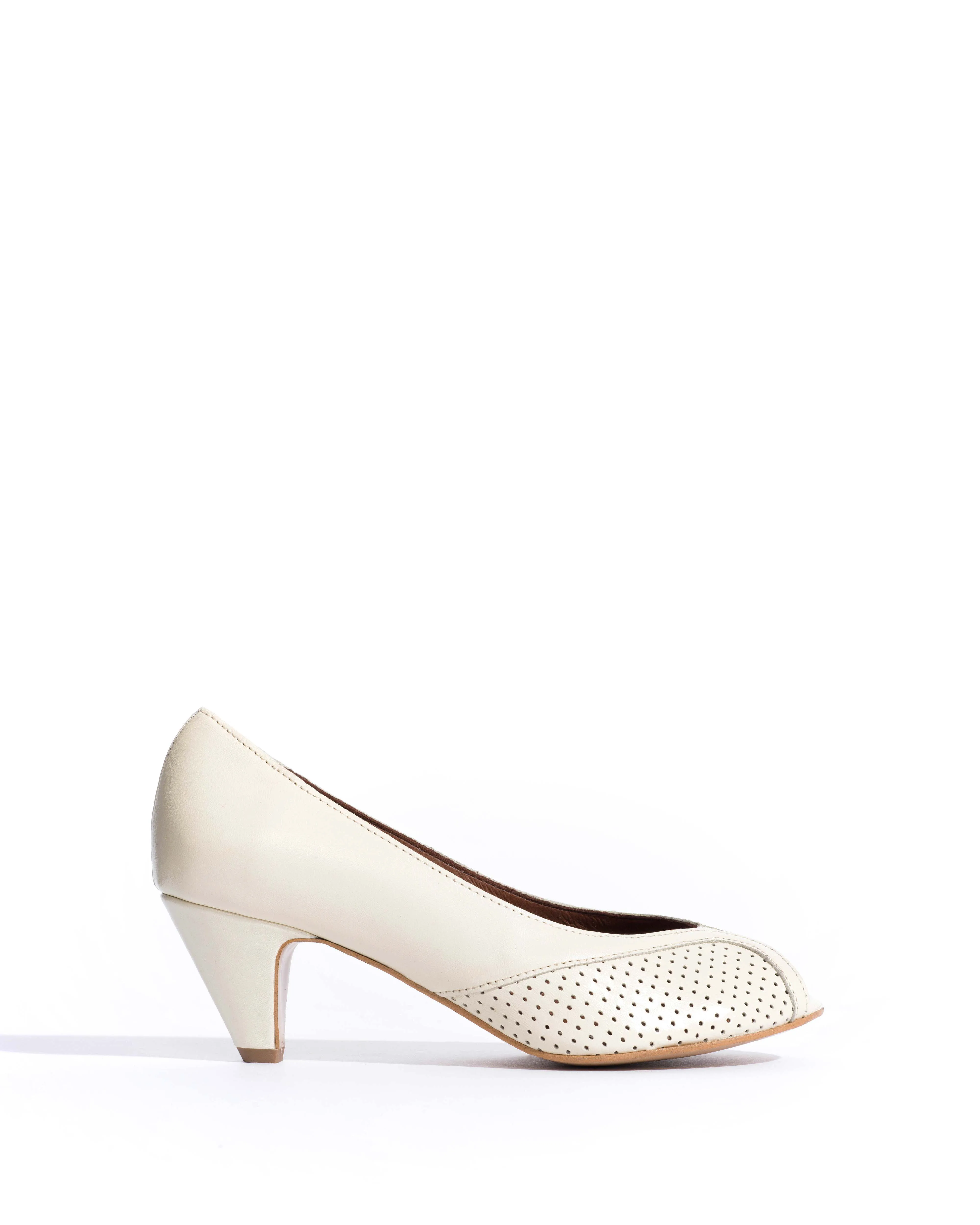 Tiffany stiletto Shiny lamb White sand sold by Anonymous Copenhagen