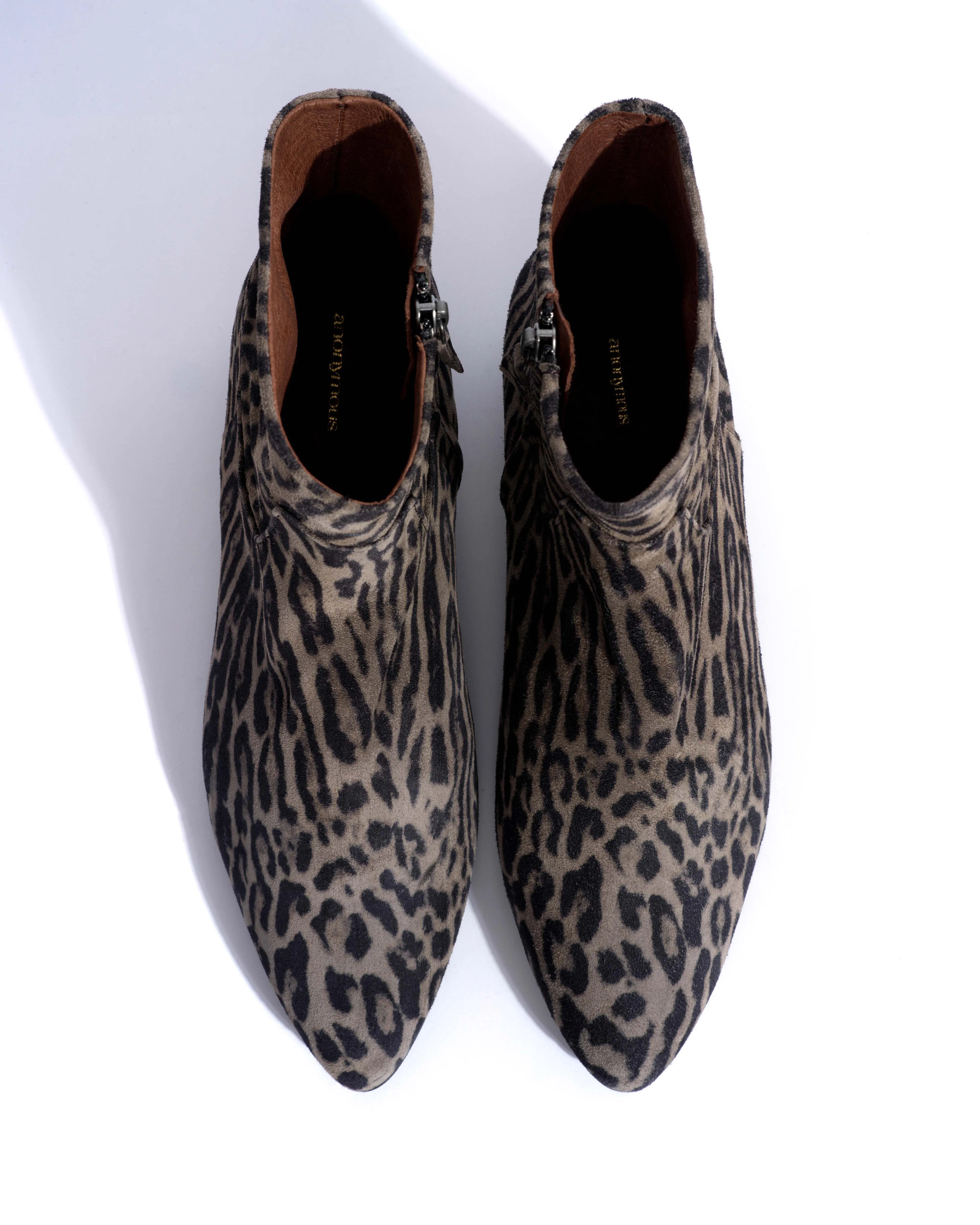 Morie 20 Calf suede print Snow leopard sold by Anonymous Copenhagen product image thumbnail 4