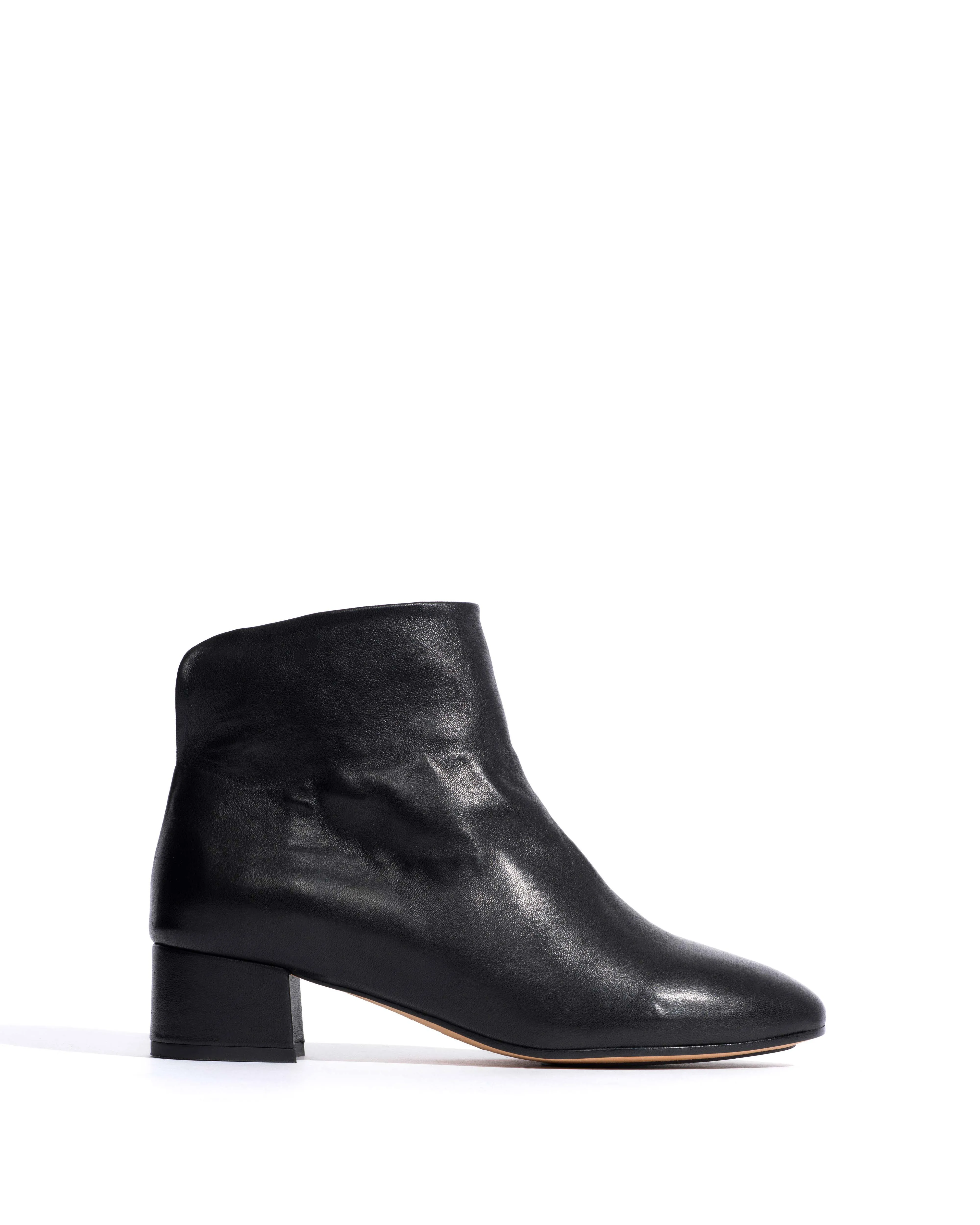 Racy 40 Silky lamb Black sold by Anonymous Copenhagen