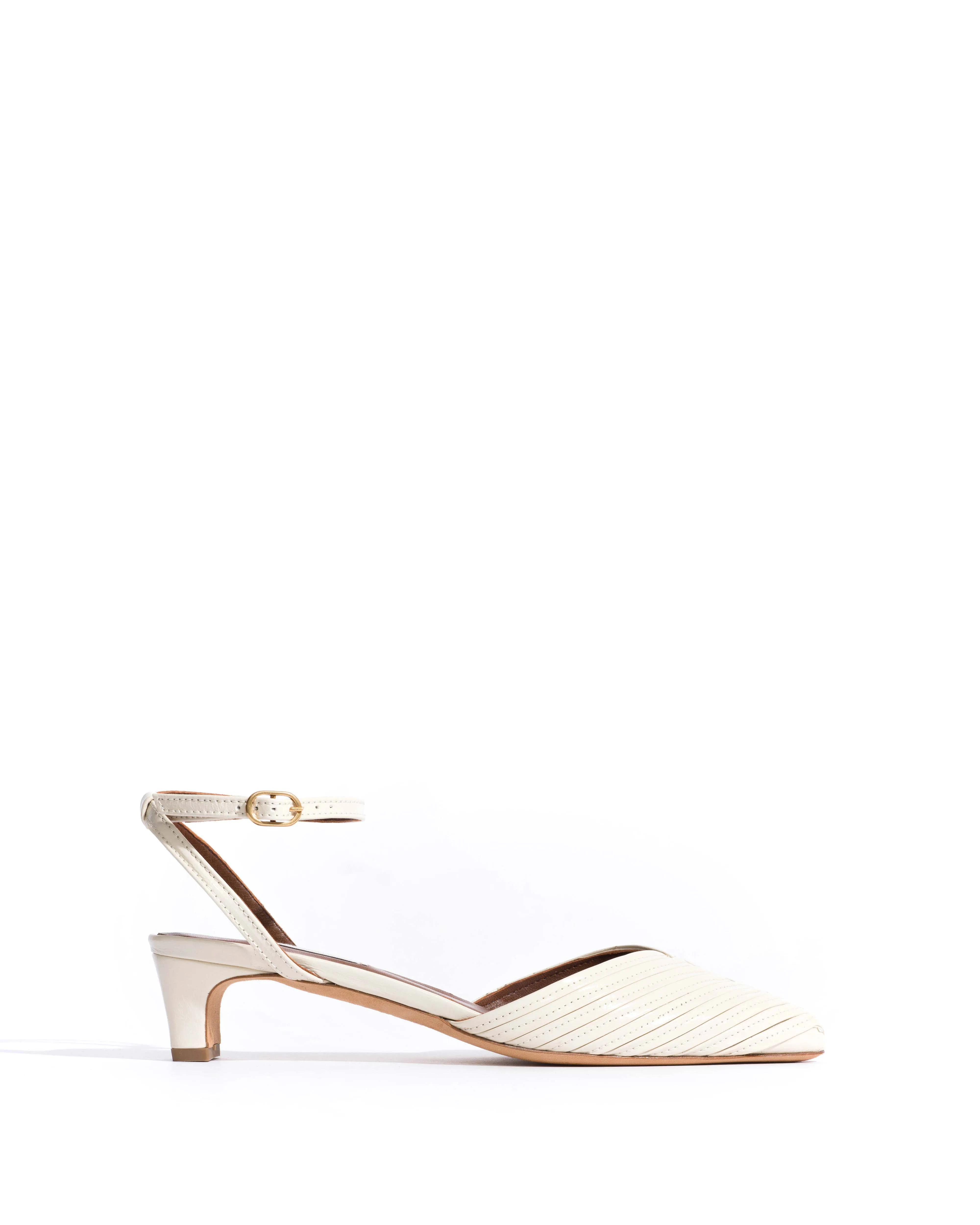 Givia 40 Crinkled polished goat White sand sold by Anonymous Copenhagen