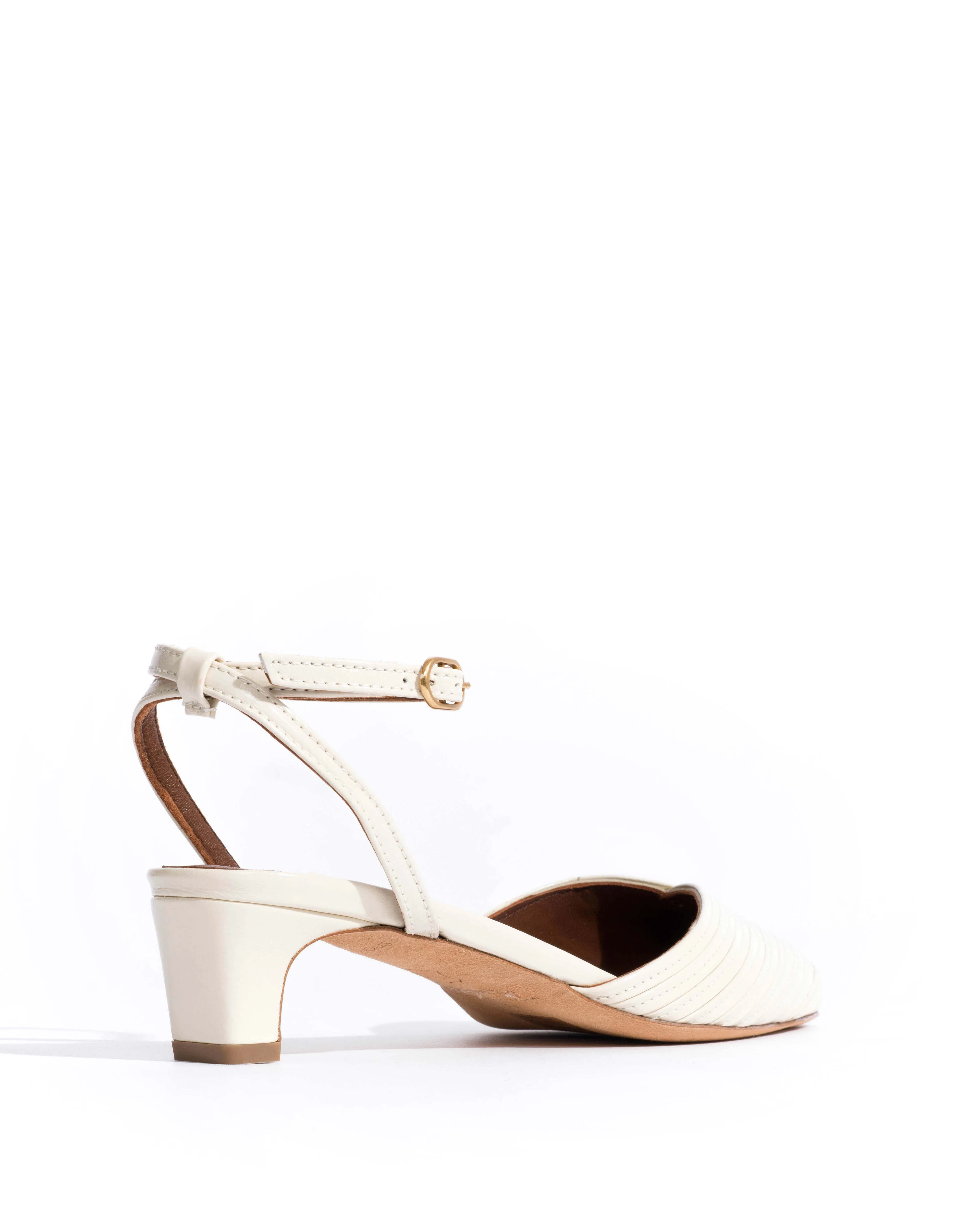 Givia 40 Crinkled polished goat White sand sold by Anonymous Copenhagen product image thumbnail 3