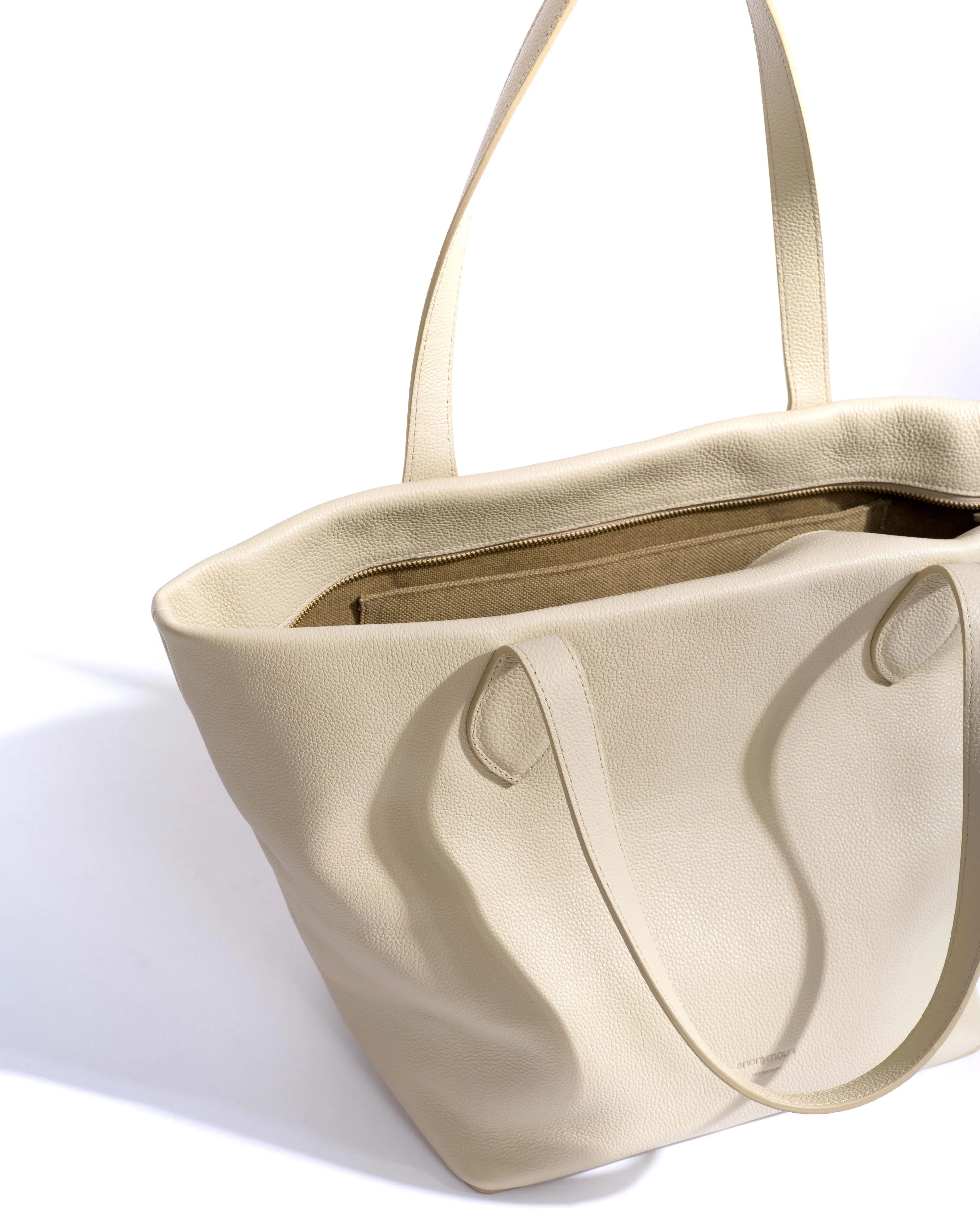 Arya carryall bag Pebbled soft calf White sand sold by Anonymous Copenhagen product image thumbnail 4