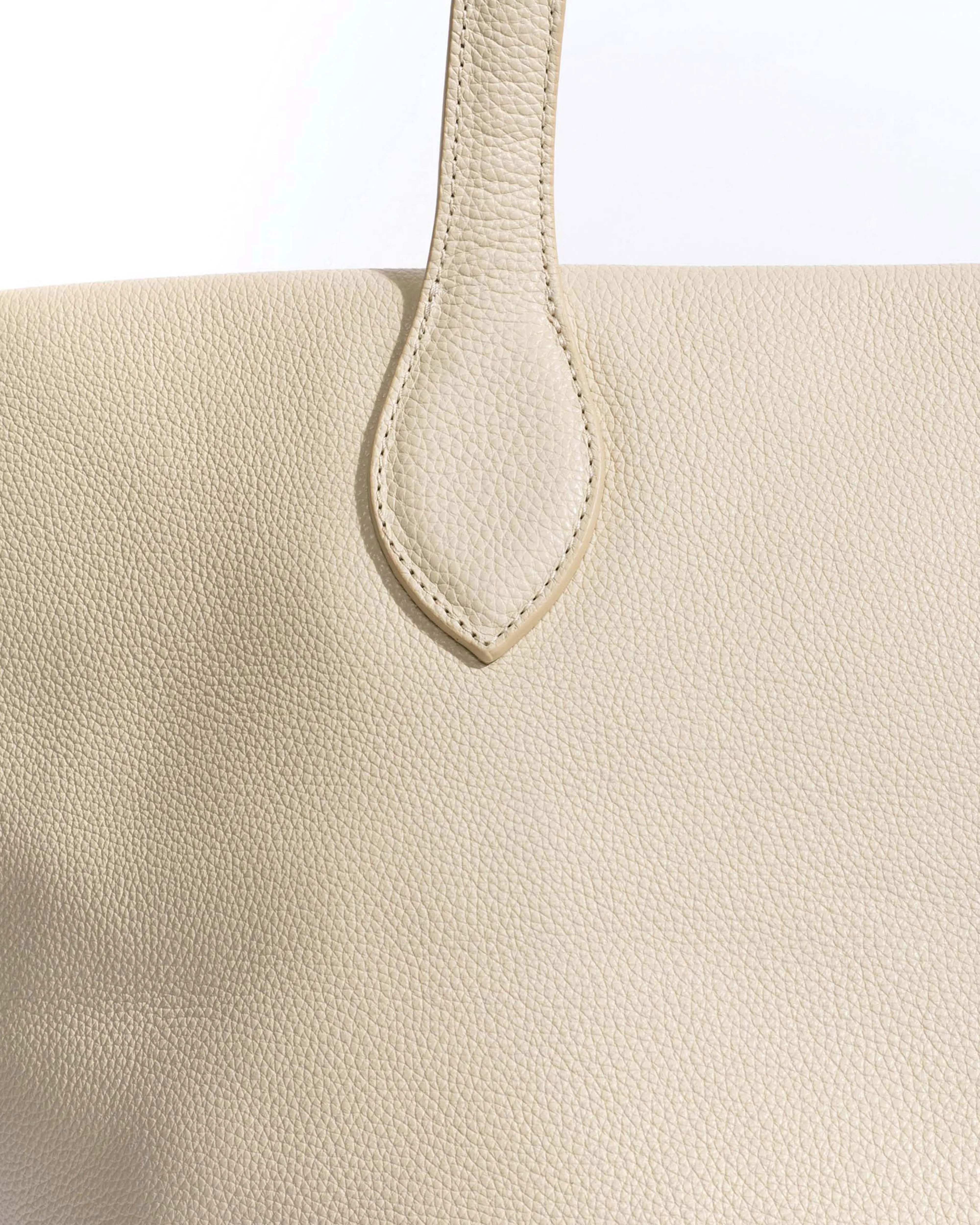 Arya carryall bag Pebbled soft calf White sand sold by Anonymous Copenhagen product image thumbnail 5