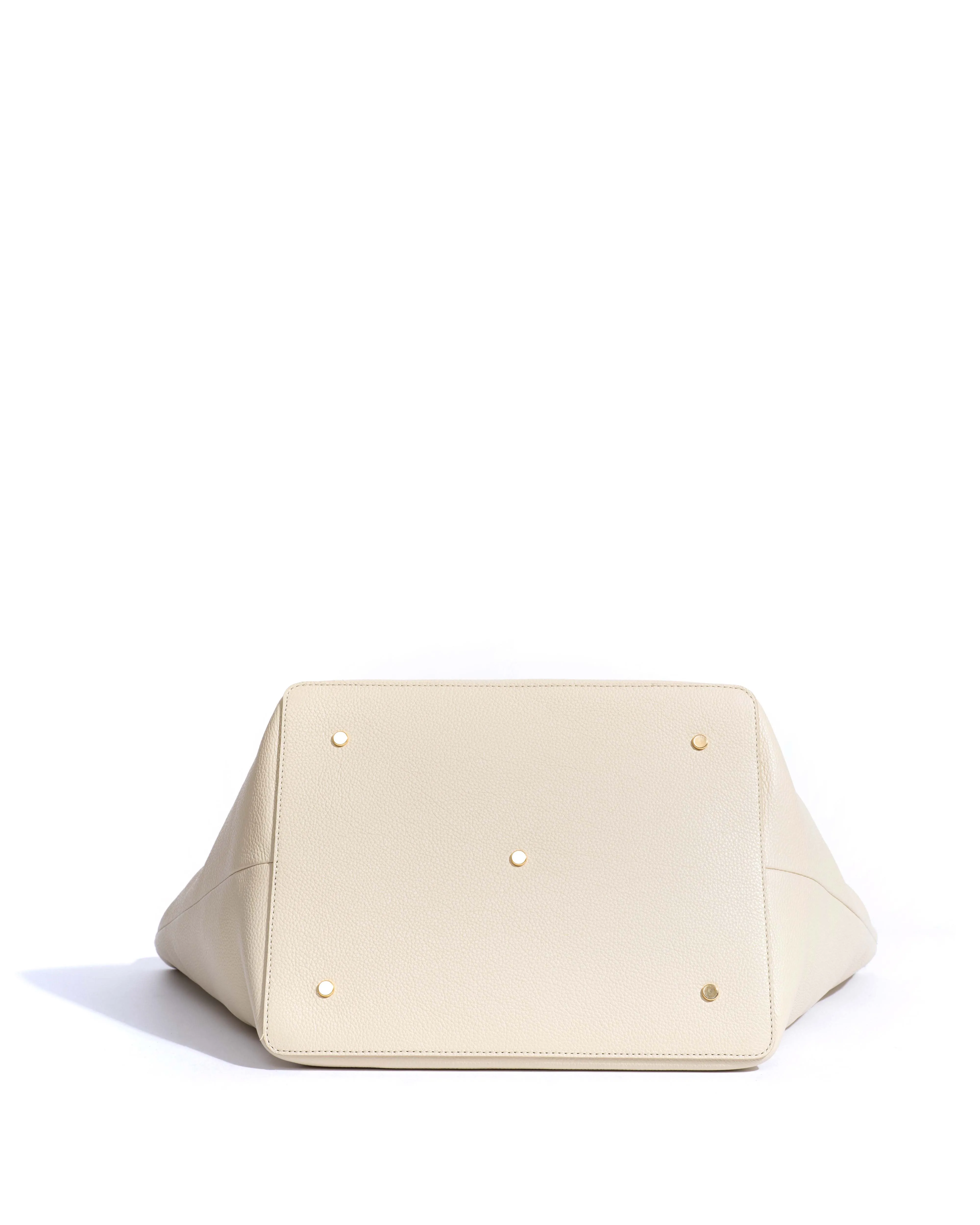 Arya carryall bag Pebbled soft calf White sand sold by Anonymous Copenhagen product image thumbnail 3