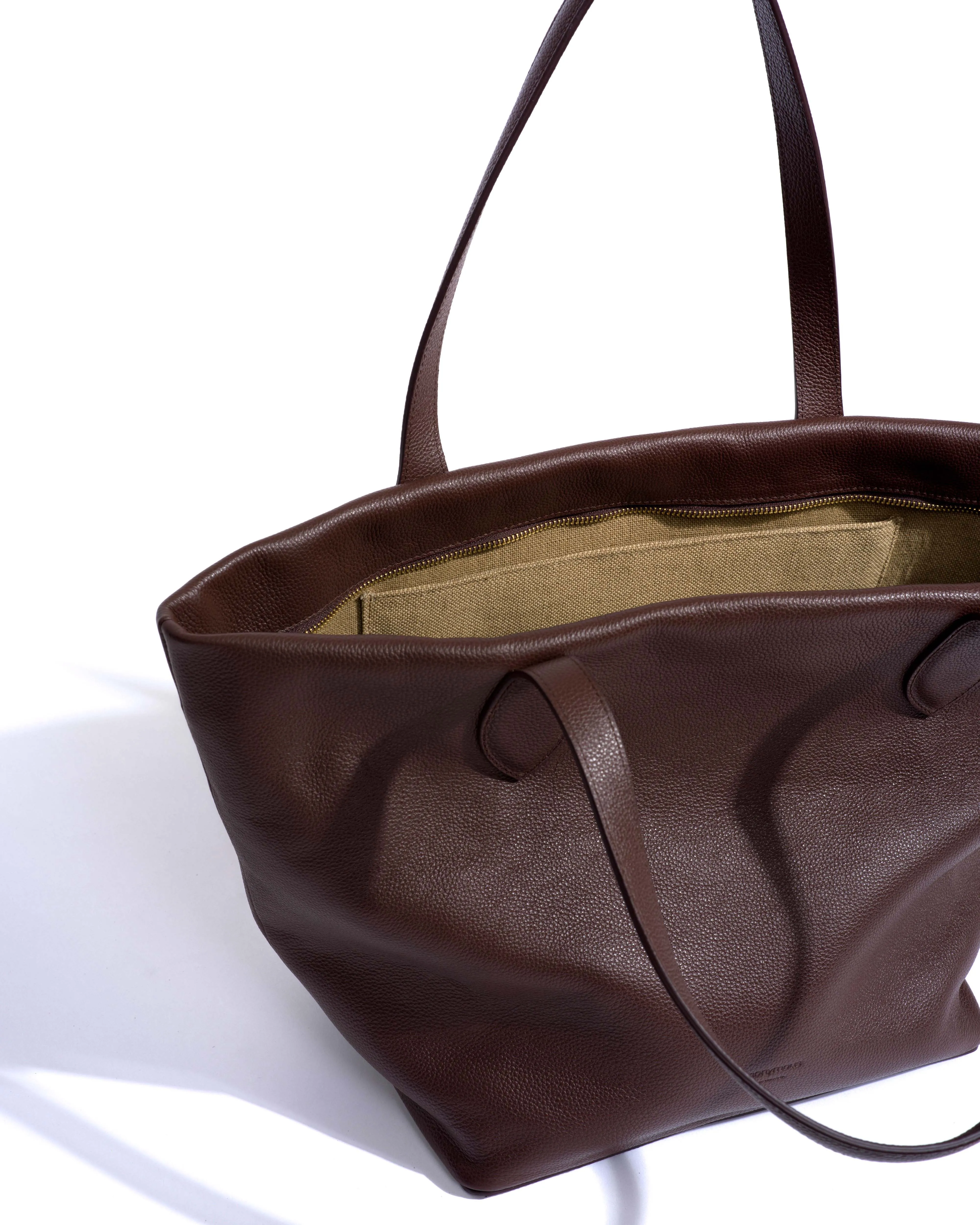 Arya carryall bag Pebbled soft calf Chocolate sold by Anonymous Copenhagen product image thumbnail 4