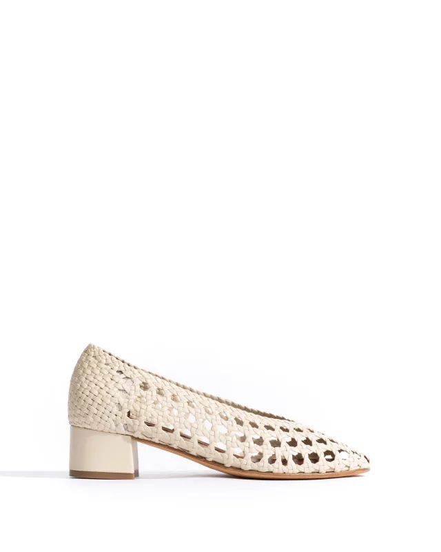 Sessi 40 Hand-braided leather White sand sold by Anonymous Copenhagen