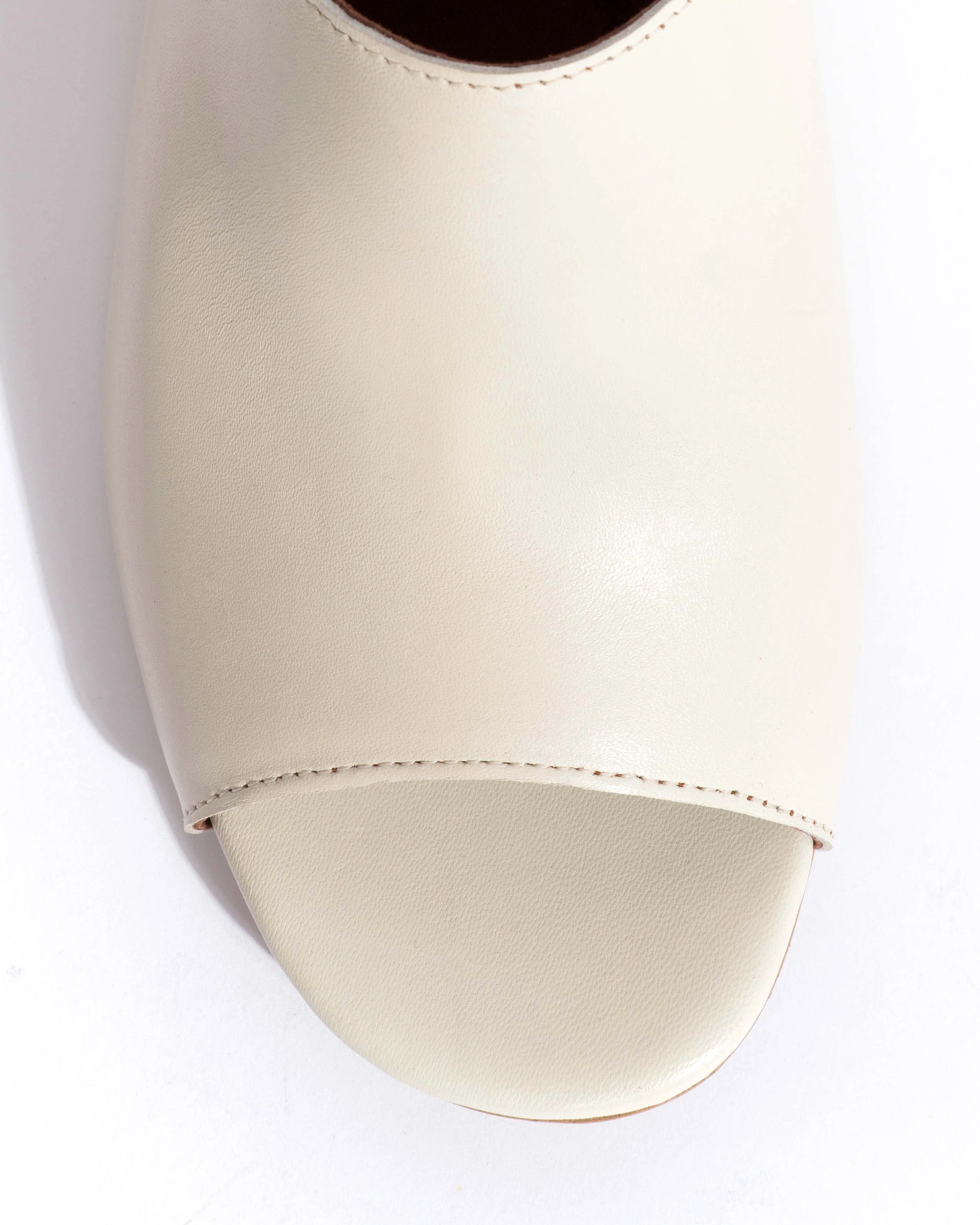 Horizon 55 Shiny lamb White sand sold by Anonymous Copenhagen product image thumbnail 5