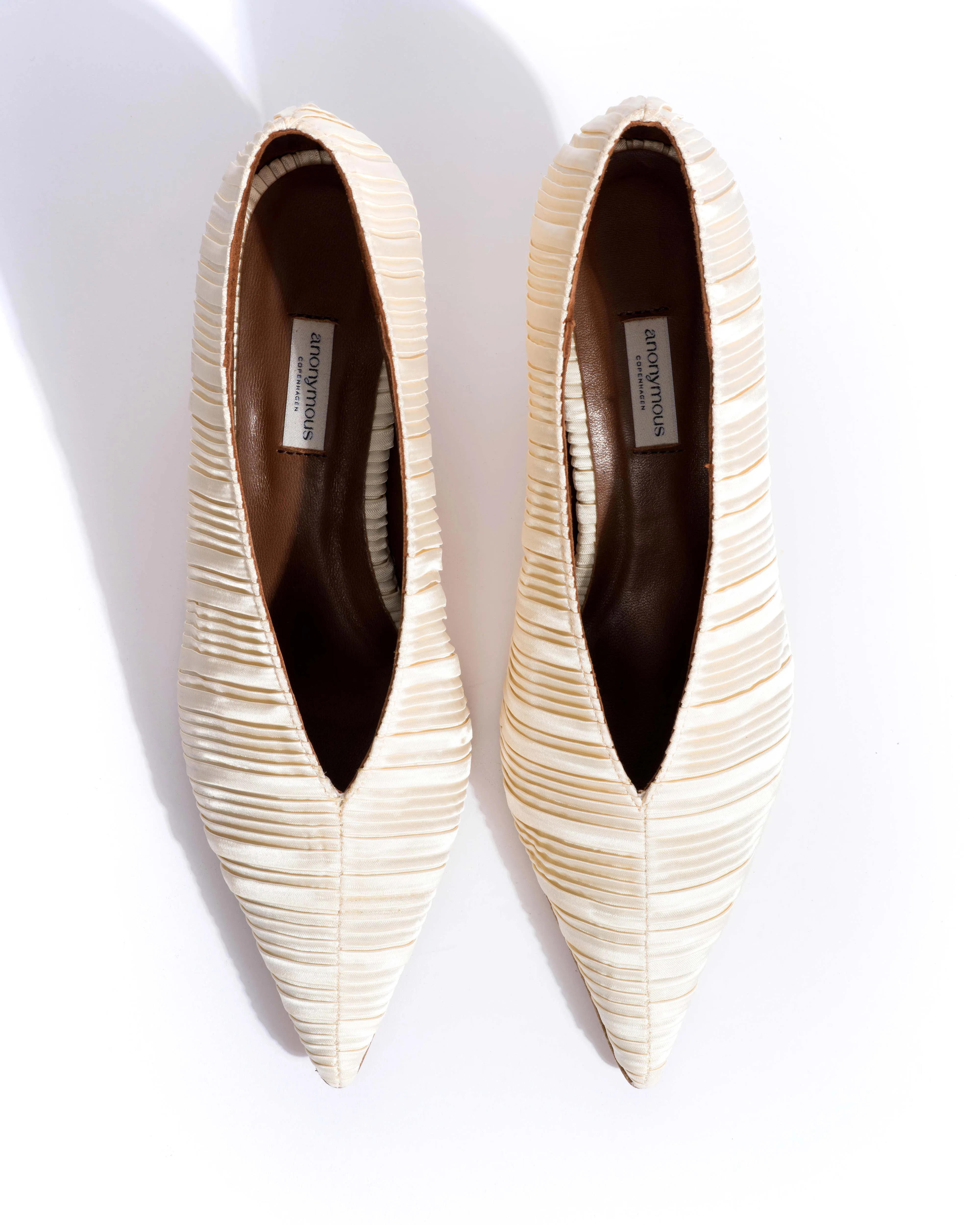 Phia 55 pin Pleated satin Creamy white sold by Anonymous Copenhagen product image thumbnail 4