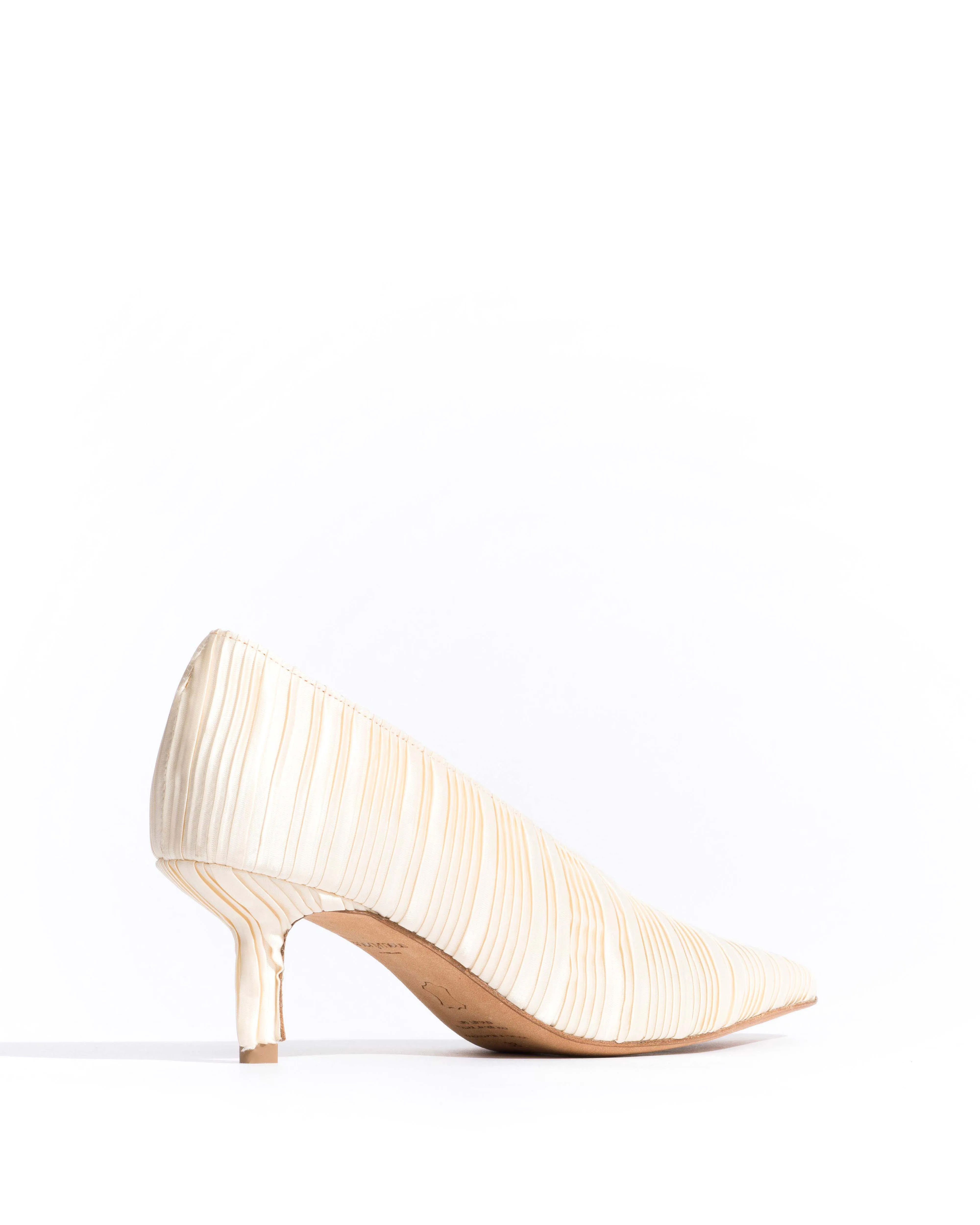 Phia 55 pin Pleated satin Creamy white sold by Anonymous Copenhagen product image thumbnail 3