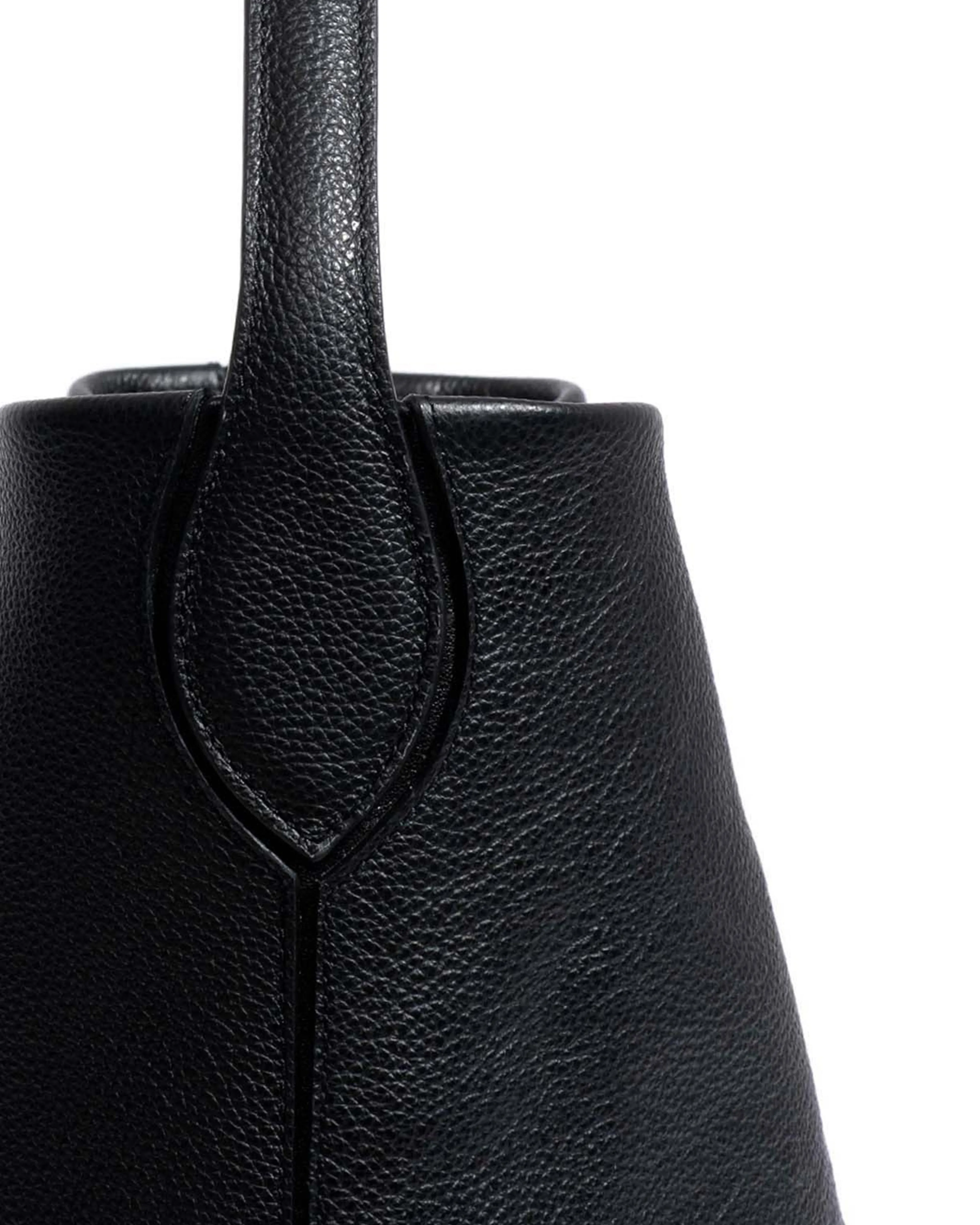 Versa slouchy everyday bag Pebbled soft calf Black sold by Anonymous Copenhagen product image thumbnail 4