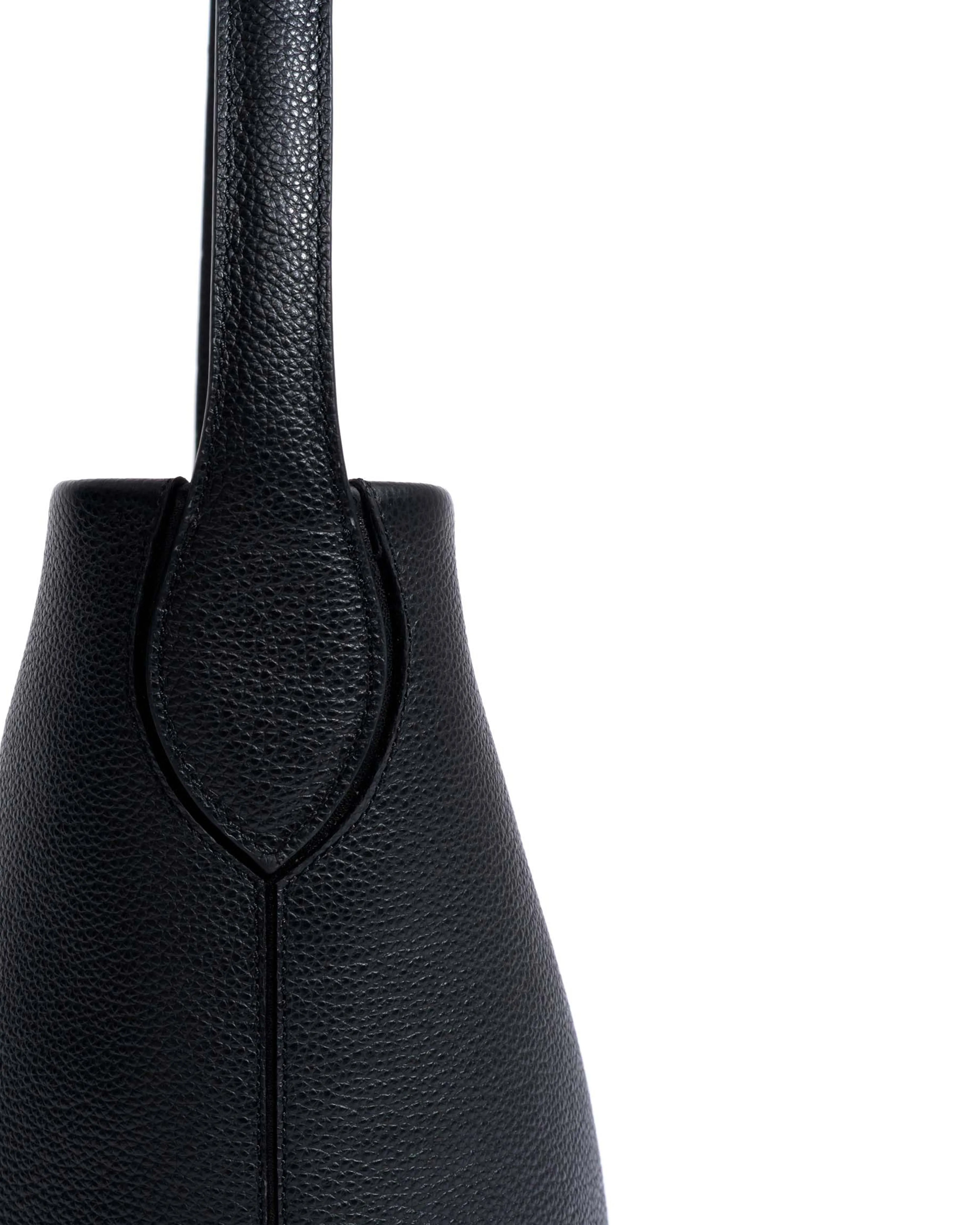 Versa slouchy petite bag Pebbled soft calf Black sold by Anonymous Copenhagen product image thumbnail 4