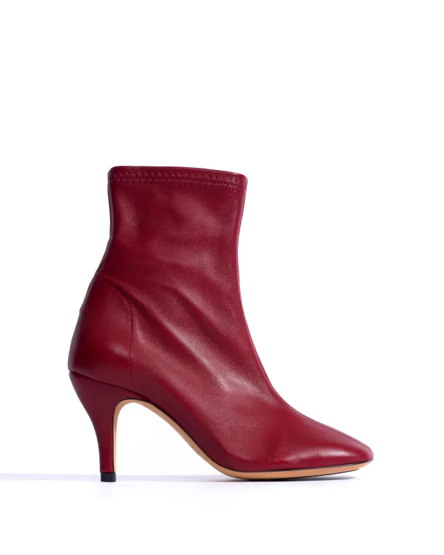 Adriana 80 Silky lamb Pomegranate made by Anonymous Copenhagen