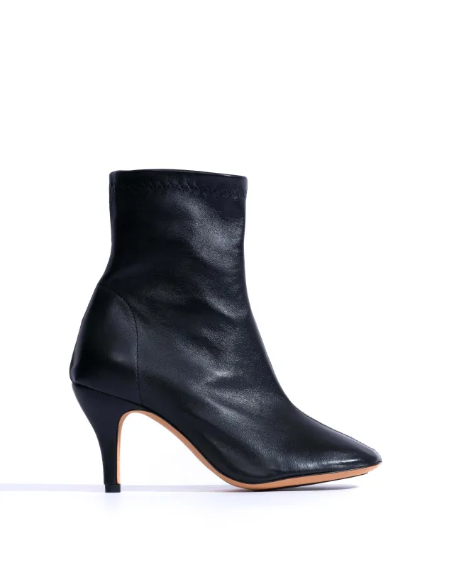 Adriana 80 Silky lamb Black made by Anonymous Copenhagen