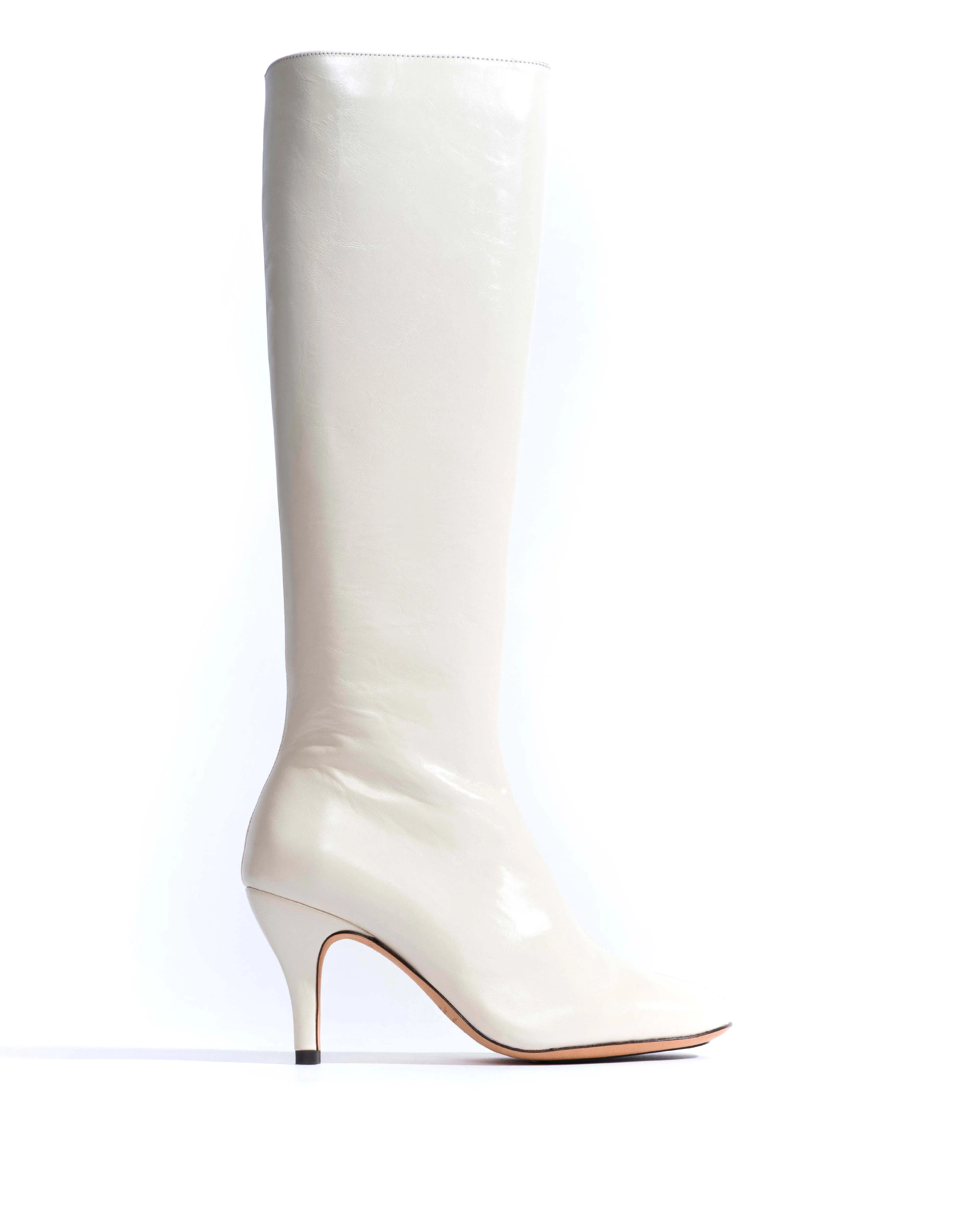 Kali 80 Crinkled polished goat White sand sold by Anonymous Copenhagen