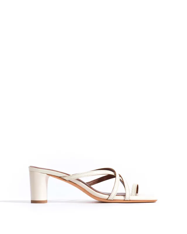 Kimber 60 Crinkled polished goat White sand sold by Anonymous Copenhagen