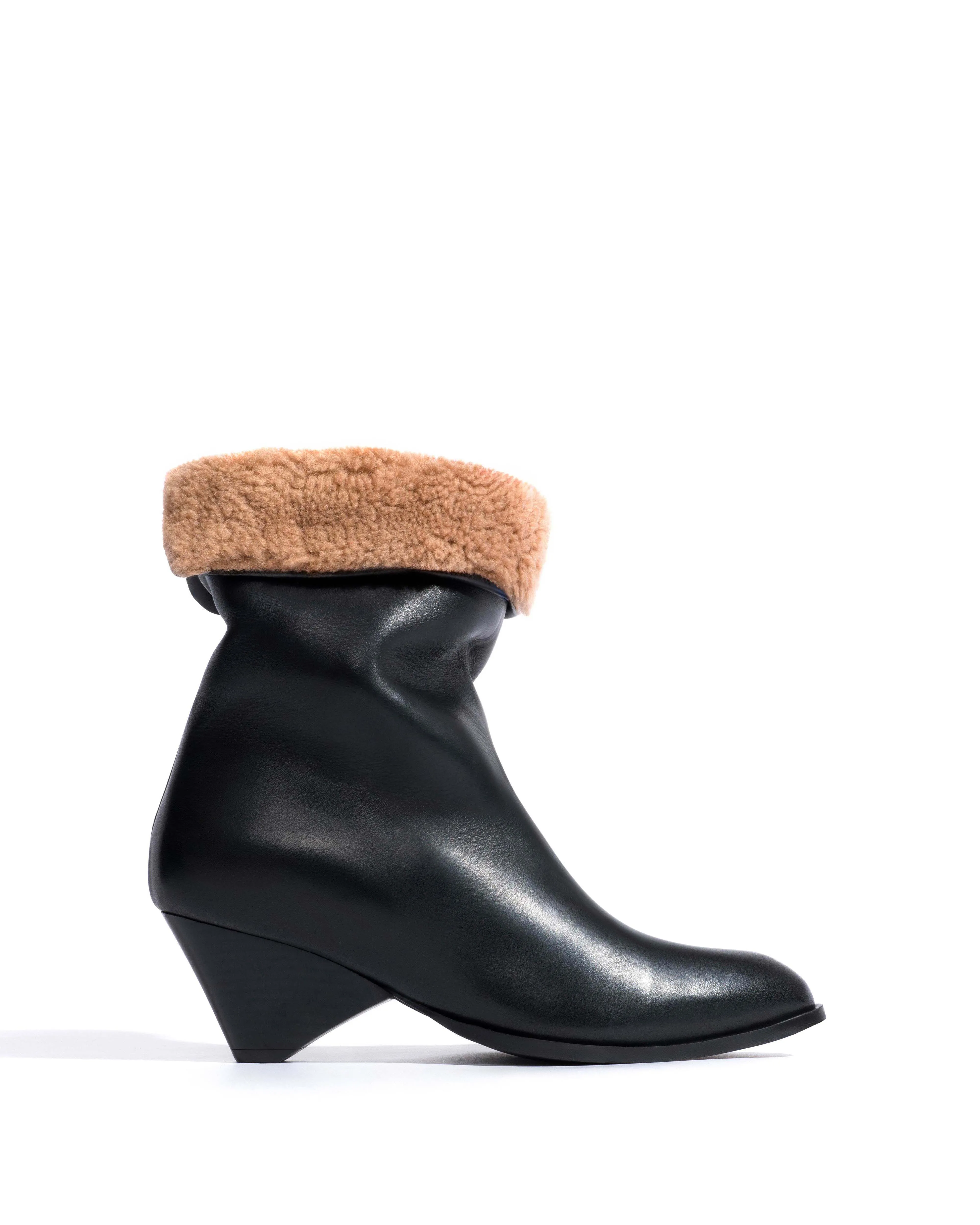 Vully 50 triangle lamb shearling Soft calf Black sold by Anonymous Copenhagen