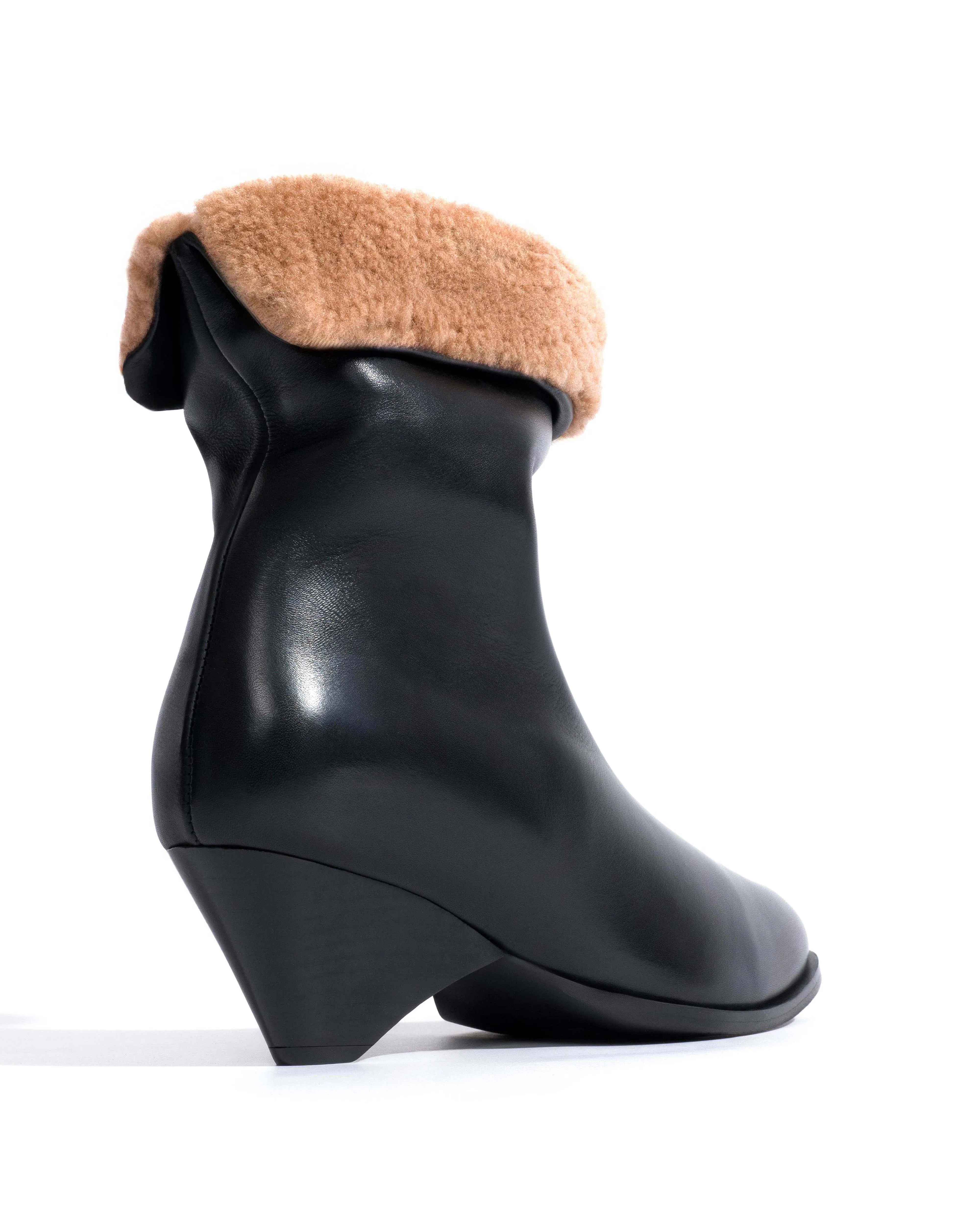 Vully 50 triangle lamb shearling Soft calf Black sold by Anonymous Copenhagen product image thumbnail 3