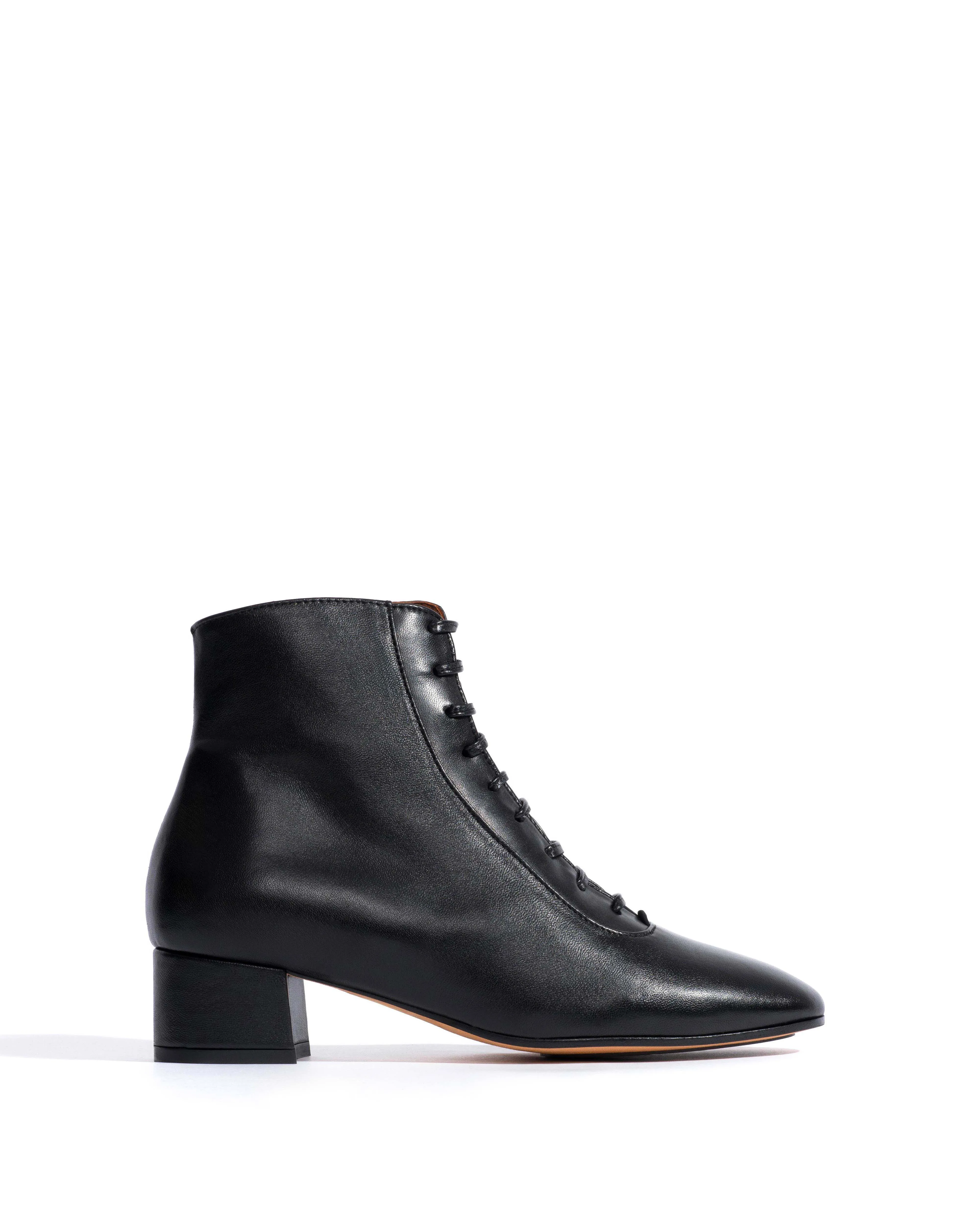 Janie 40 Shiny lamb Black sold by Anonymous Copenhagen