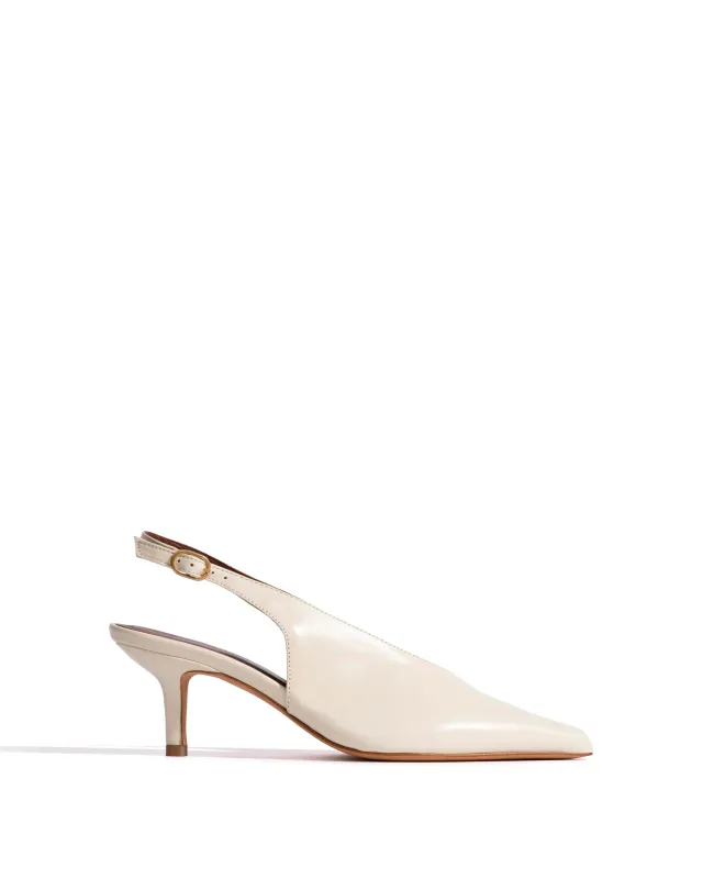 Jilliah 55 Shiny lamb White sand made by Anonymous Copenhagen