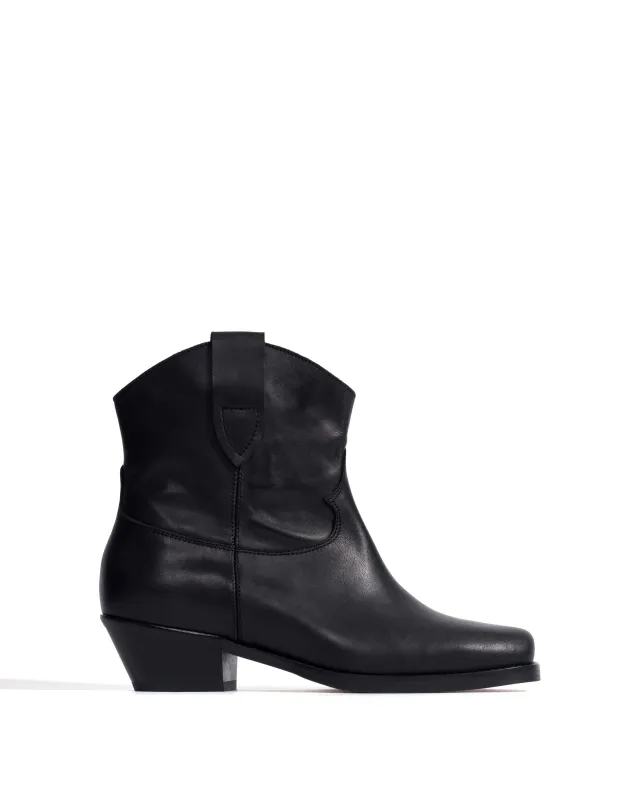 Mandall Soft calf Black made by Anonymous Copenhagen