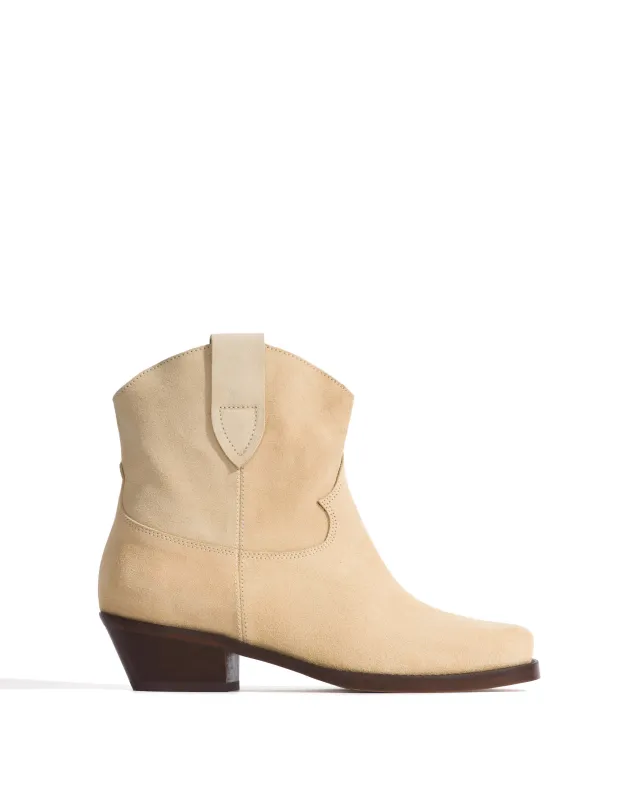 Mandall Calf suede Creamy sand made by Anonymous Copenhagen