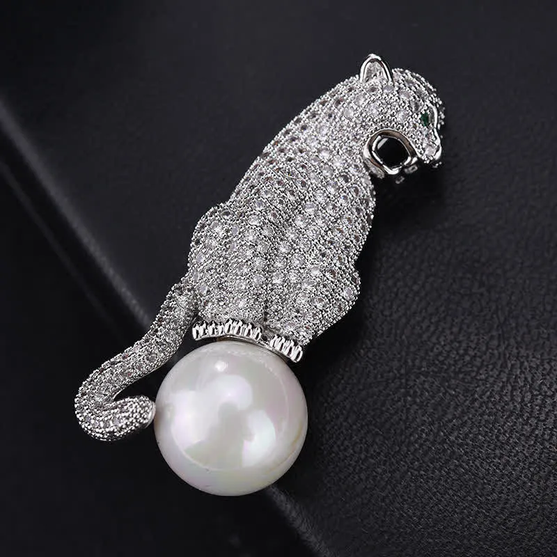 Unisex Leopard Shiny Zircon Faux Pearl Decoration Brooch sold by FloralTrip product image thumbnail 2
